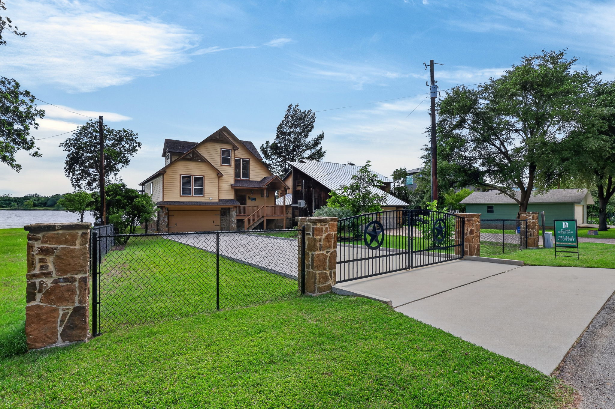 main property photo 6