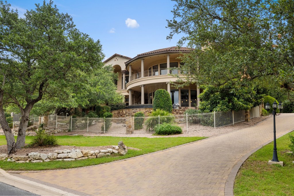 main property photo 4