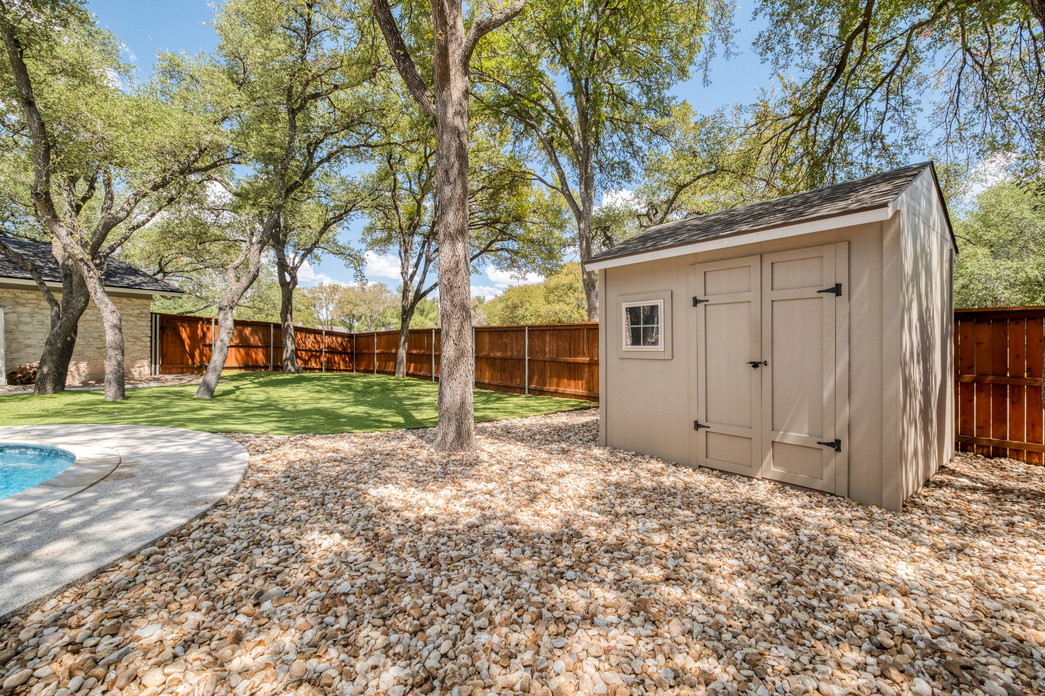 main property photo 28