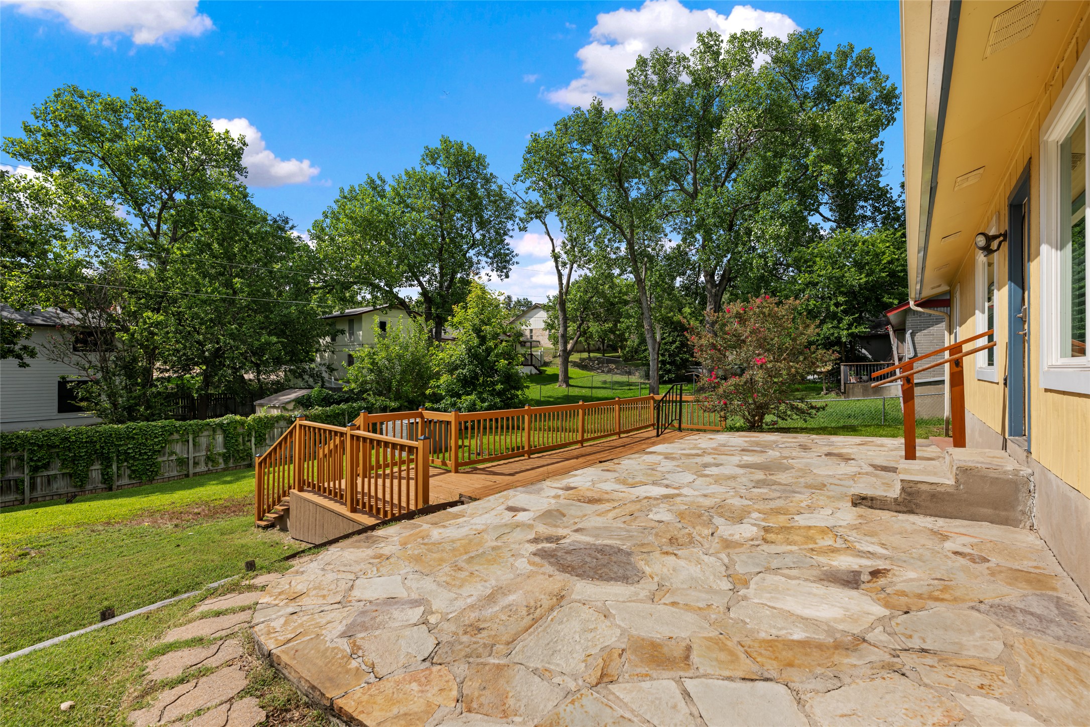 main property photo 28