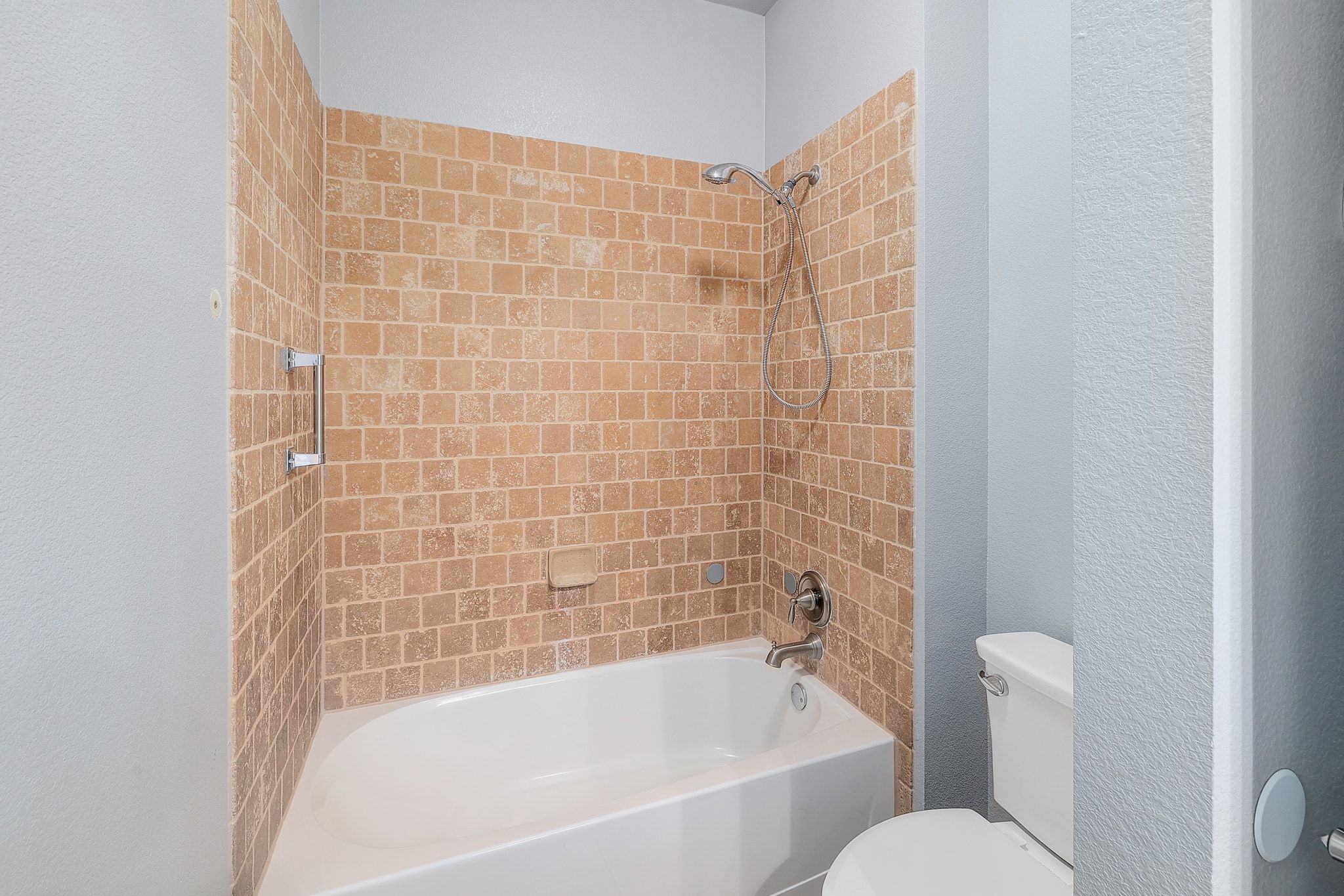 main property photo 25
