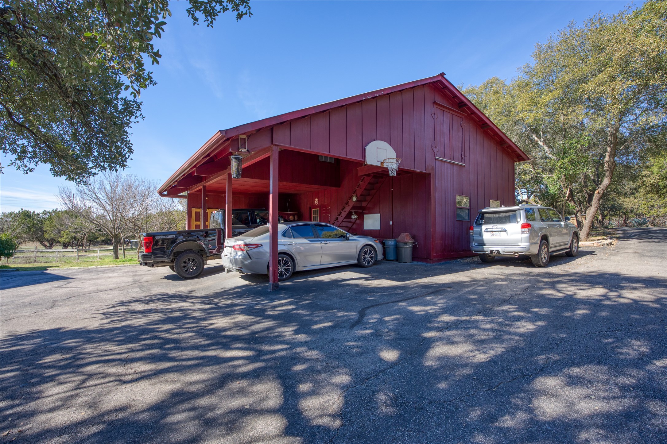 main property photo 28