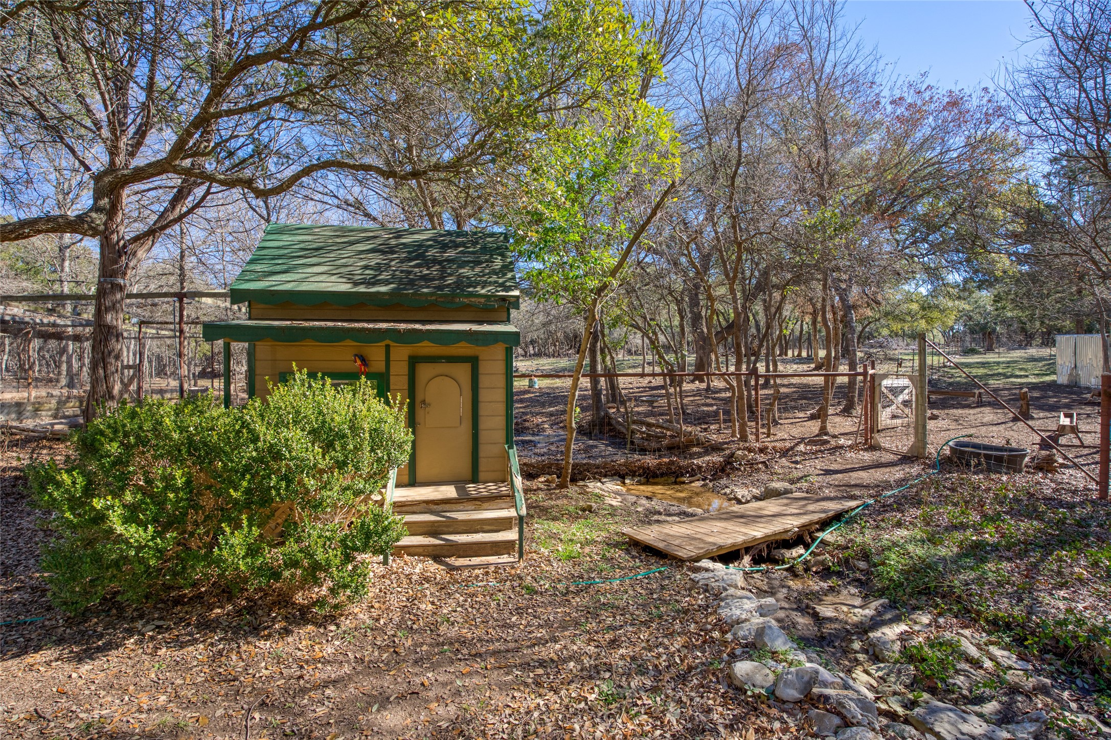 main property photo 32