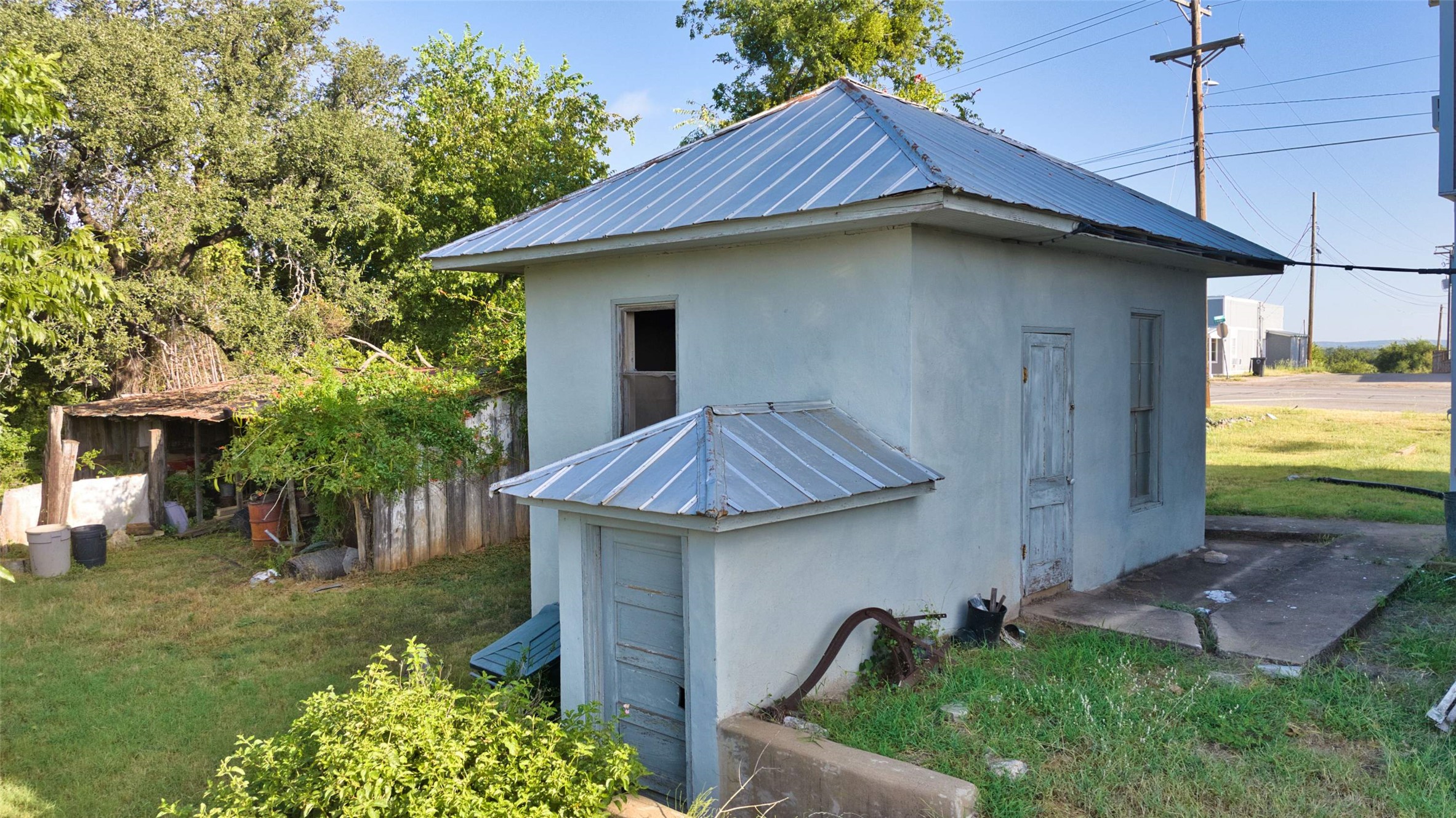 main property photo 34