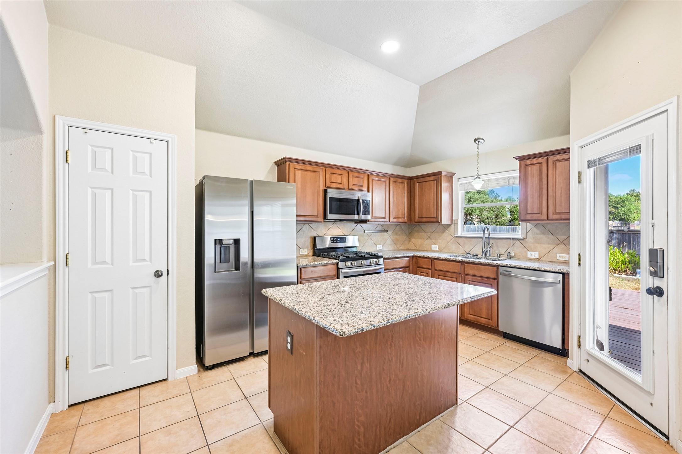 main property photo 5