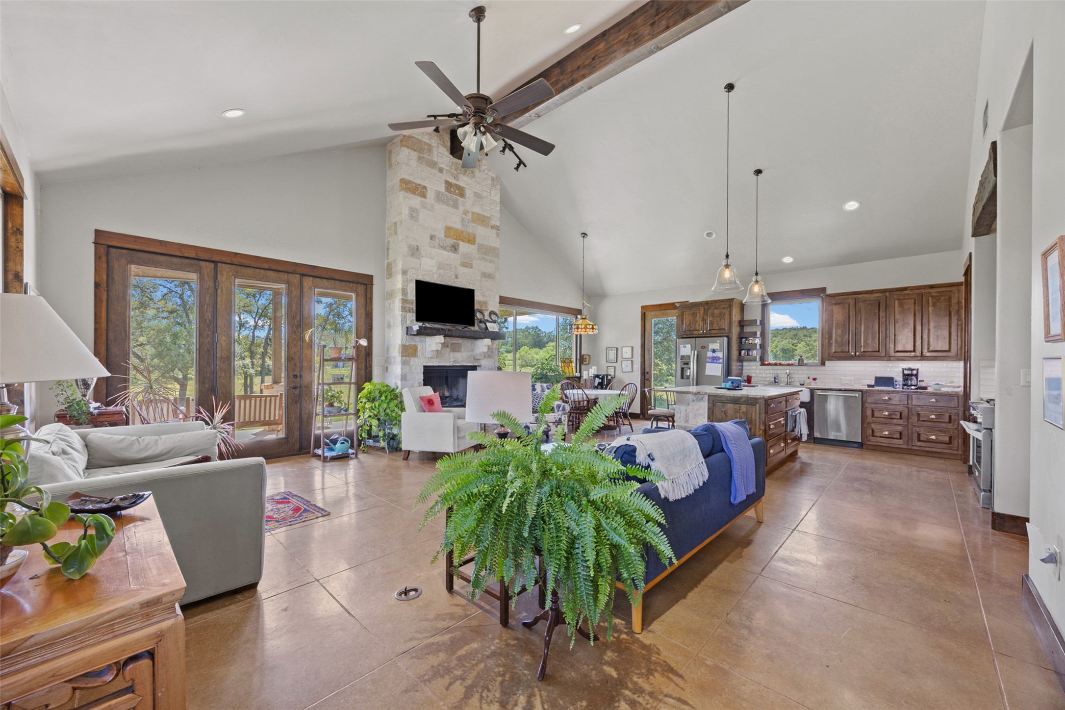 main property photo 6