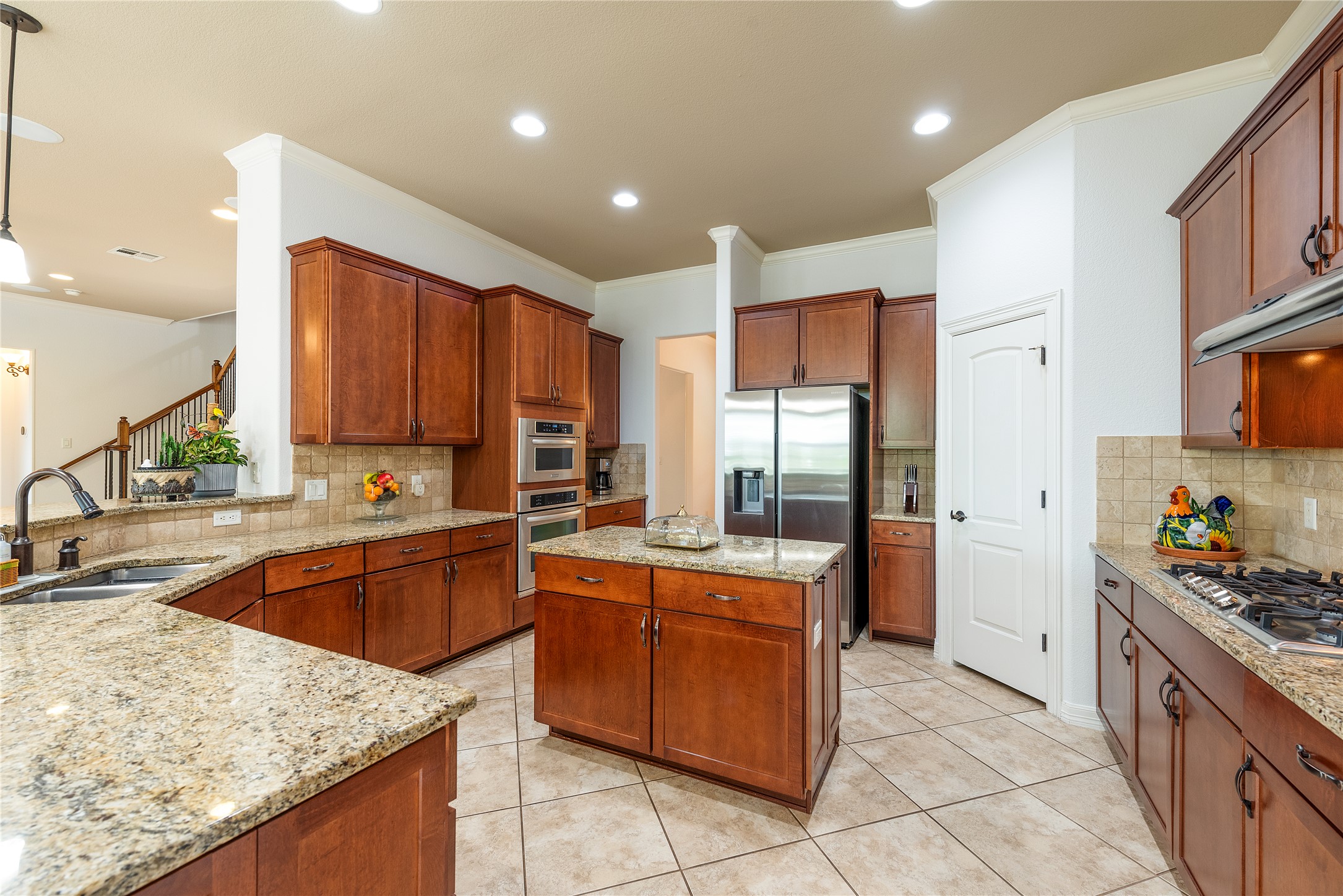 main property photo 15