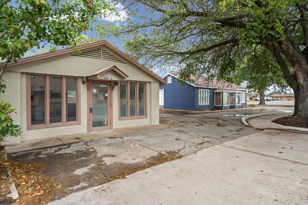 main property photo 13