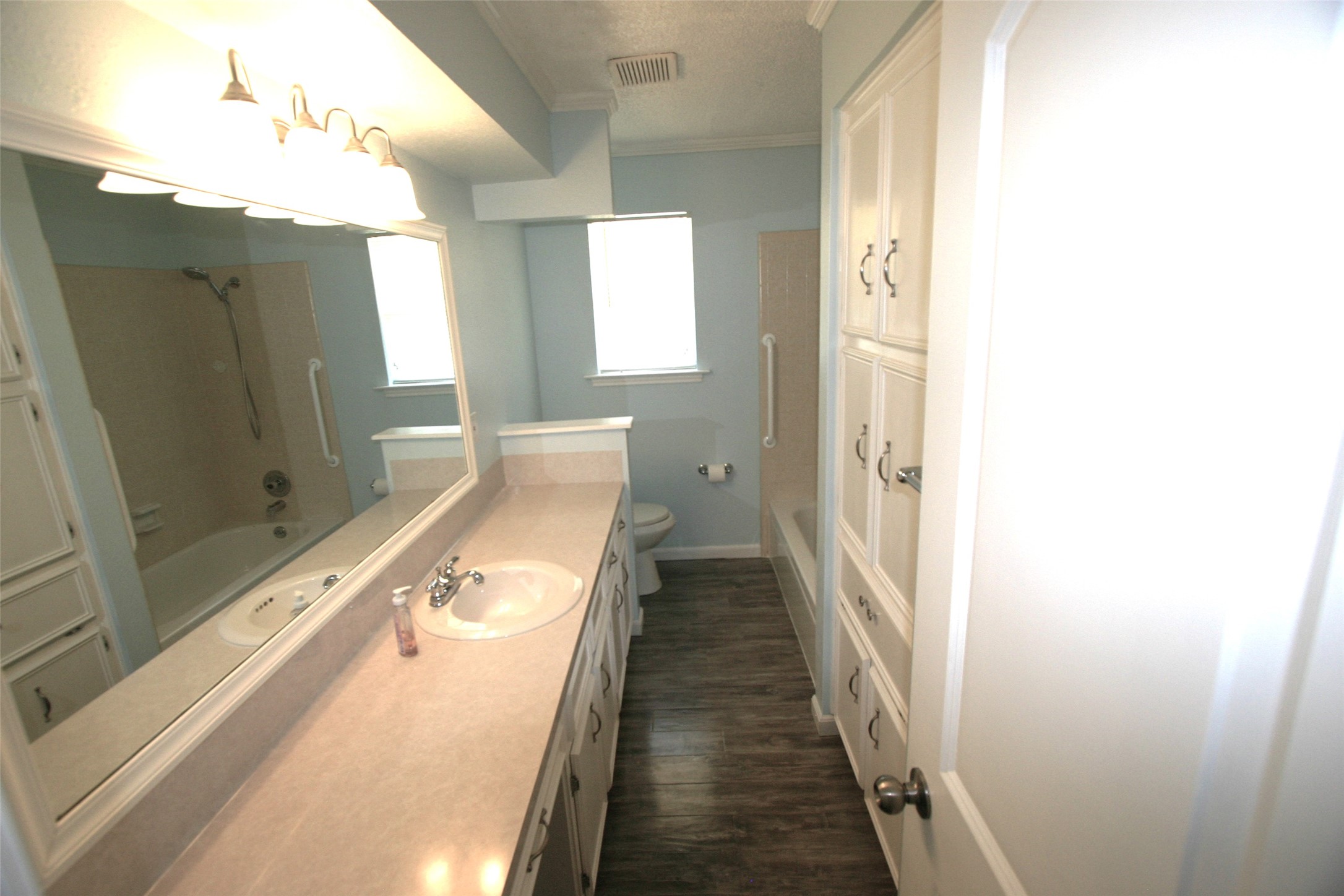 main property photo 11