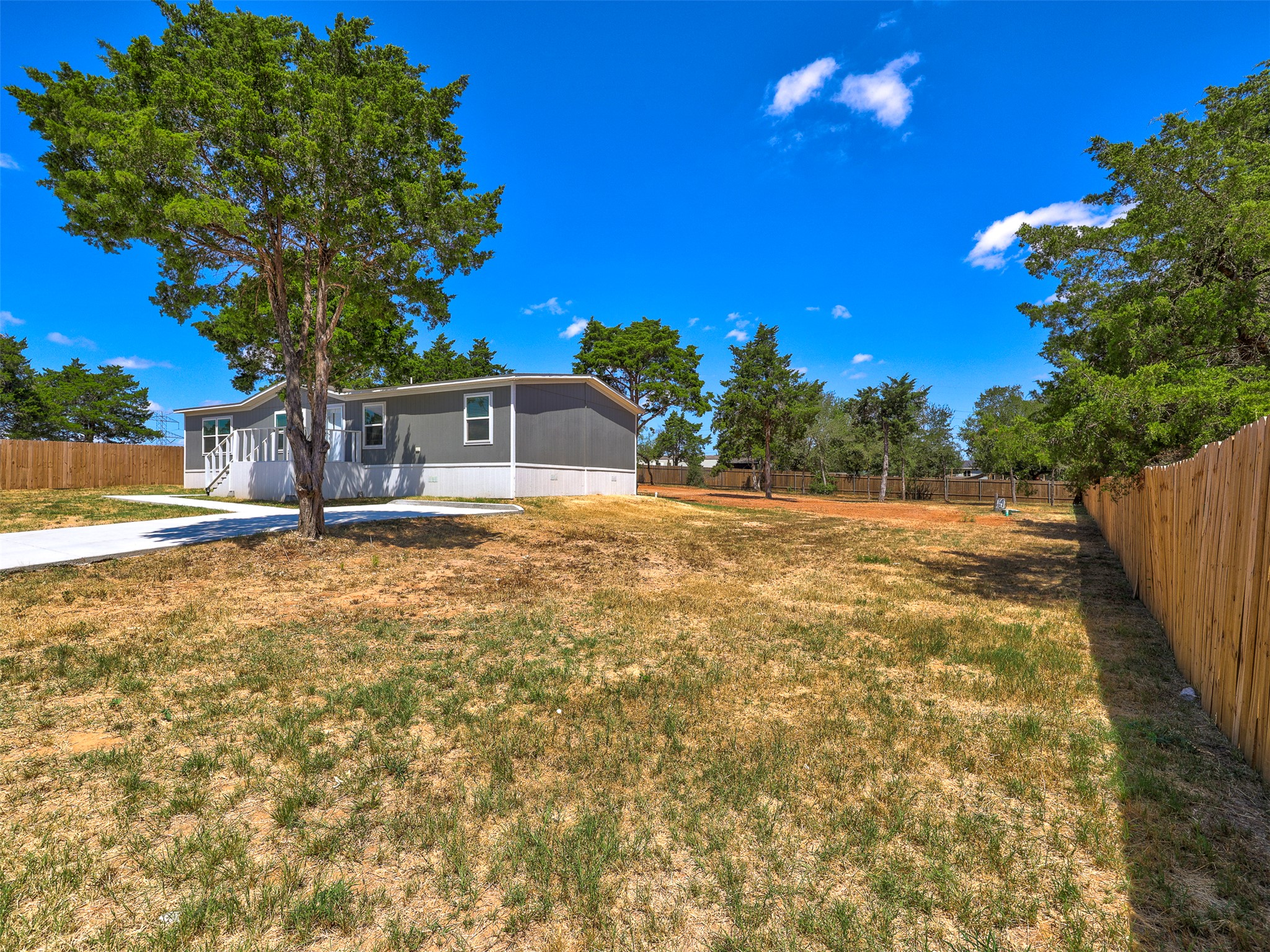 main property photo 28