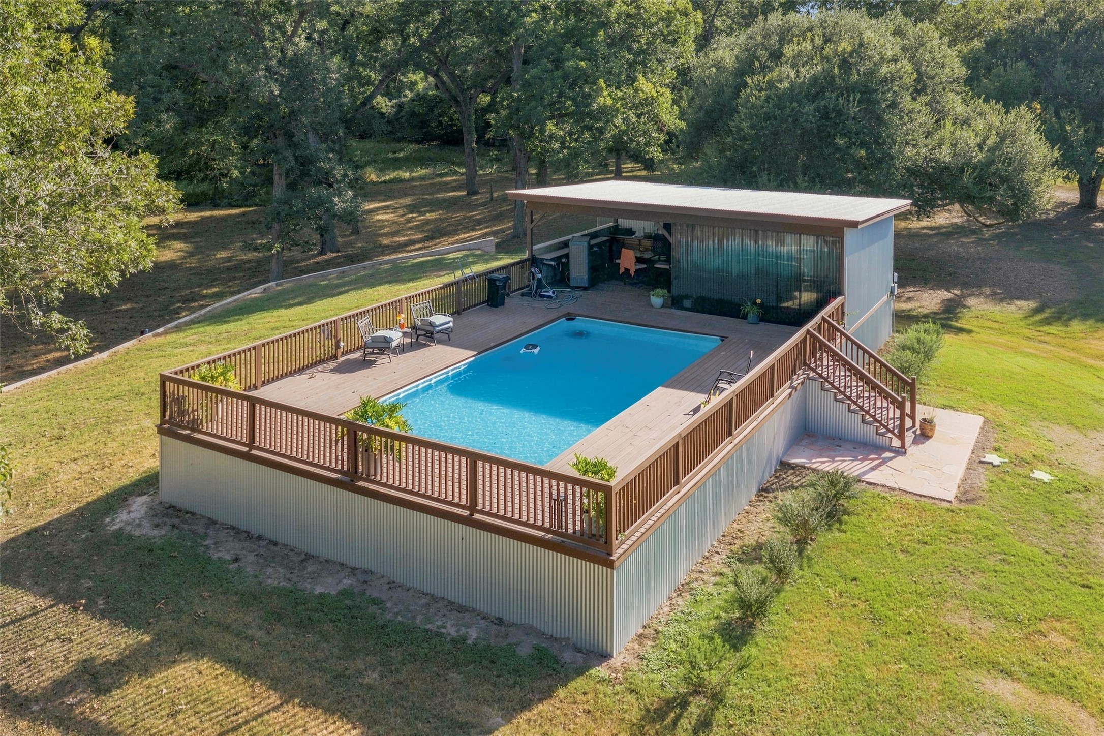 main property photo 25