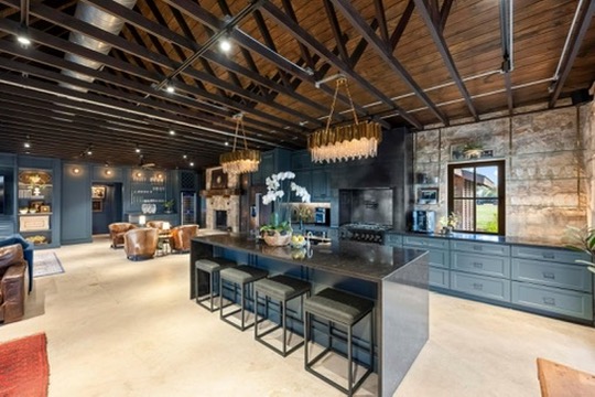 main property photo 10