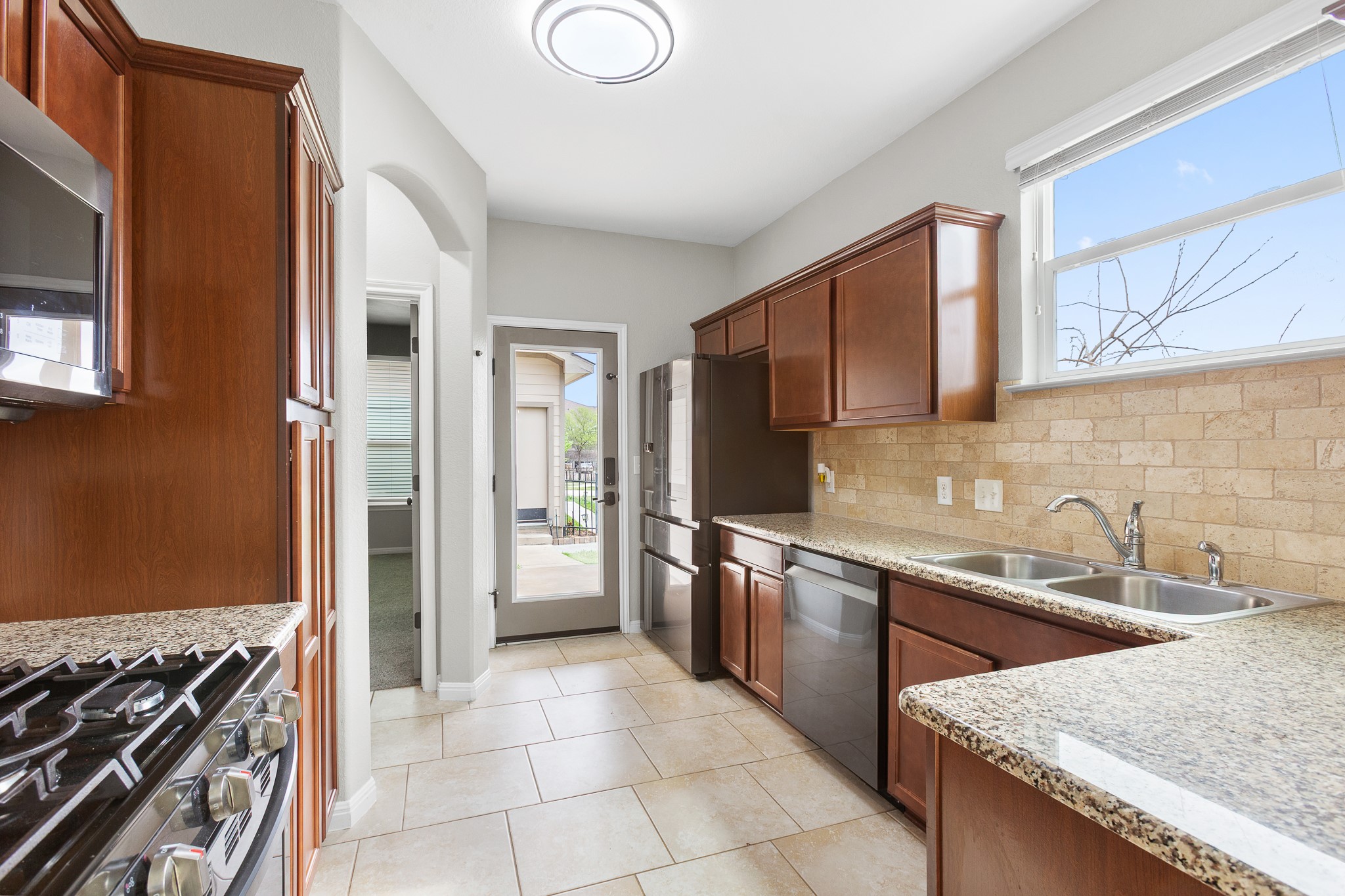 main property photo 11