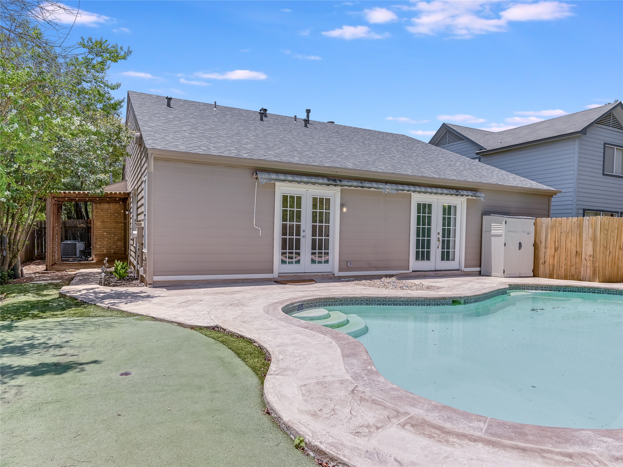 main property photo 13