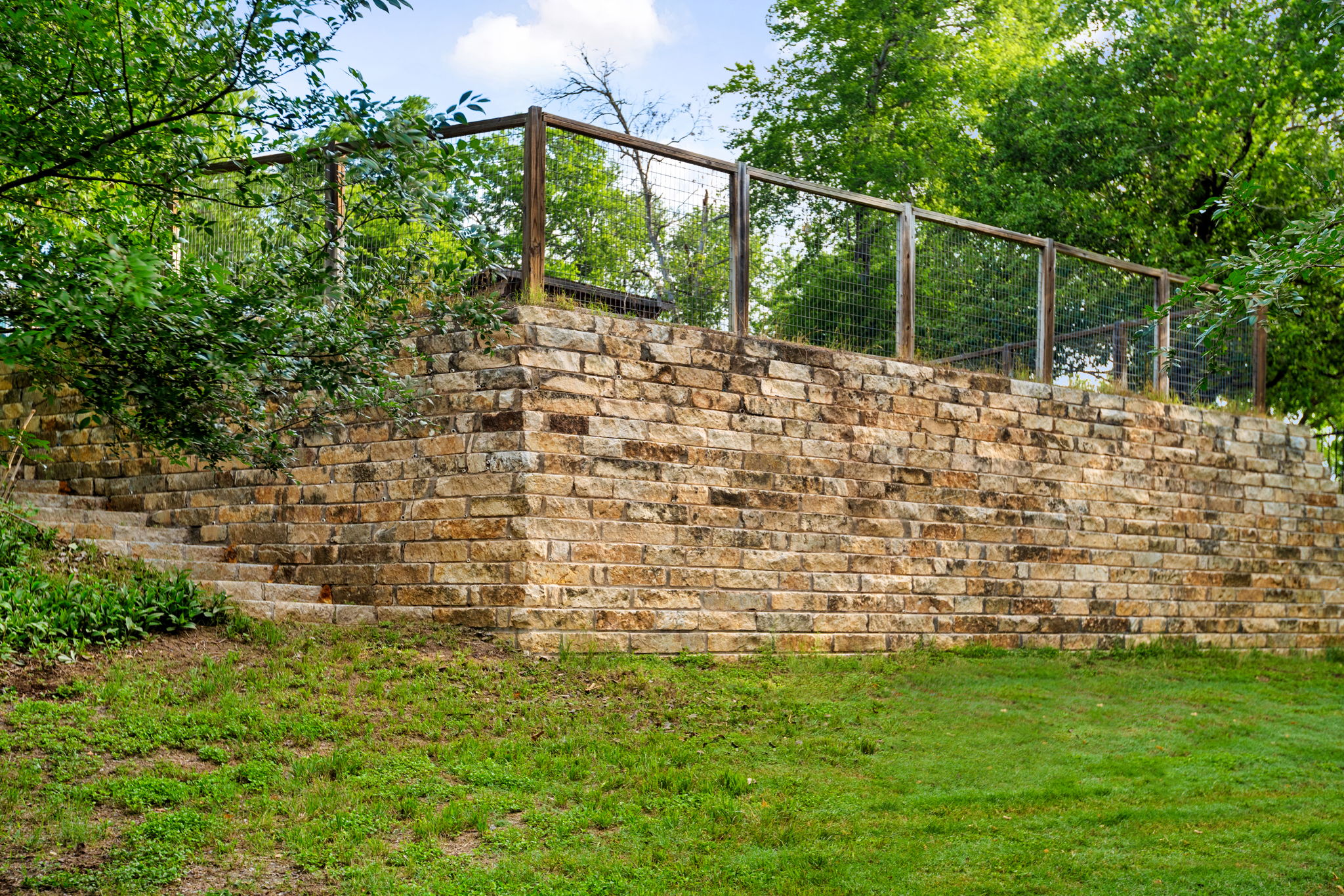 main property photo 28