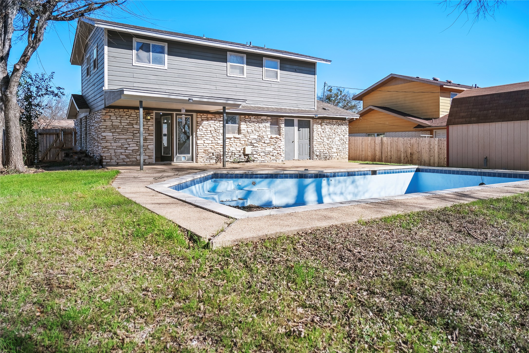 main property photo 28