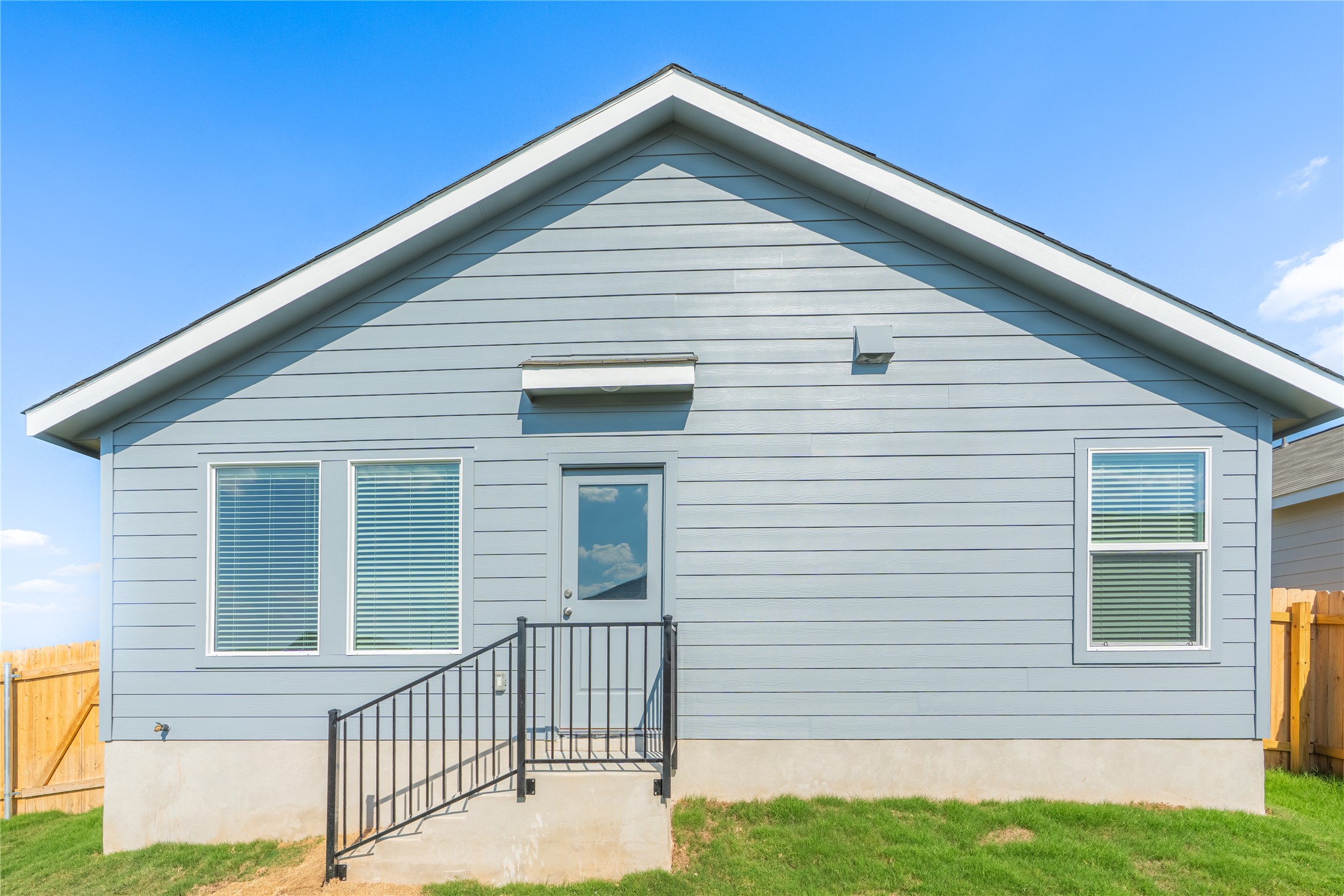 main property photo 23