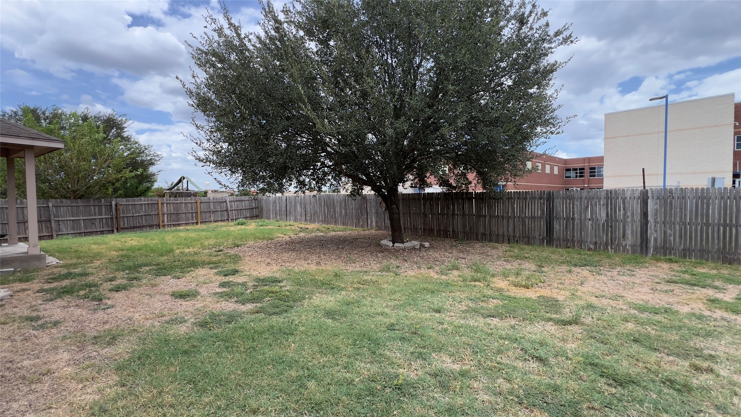 main property photo 16