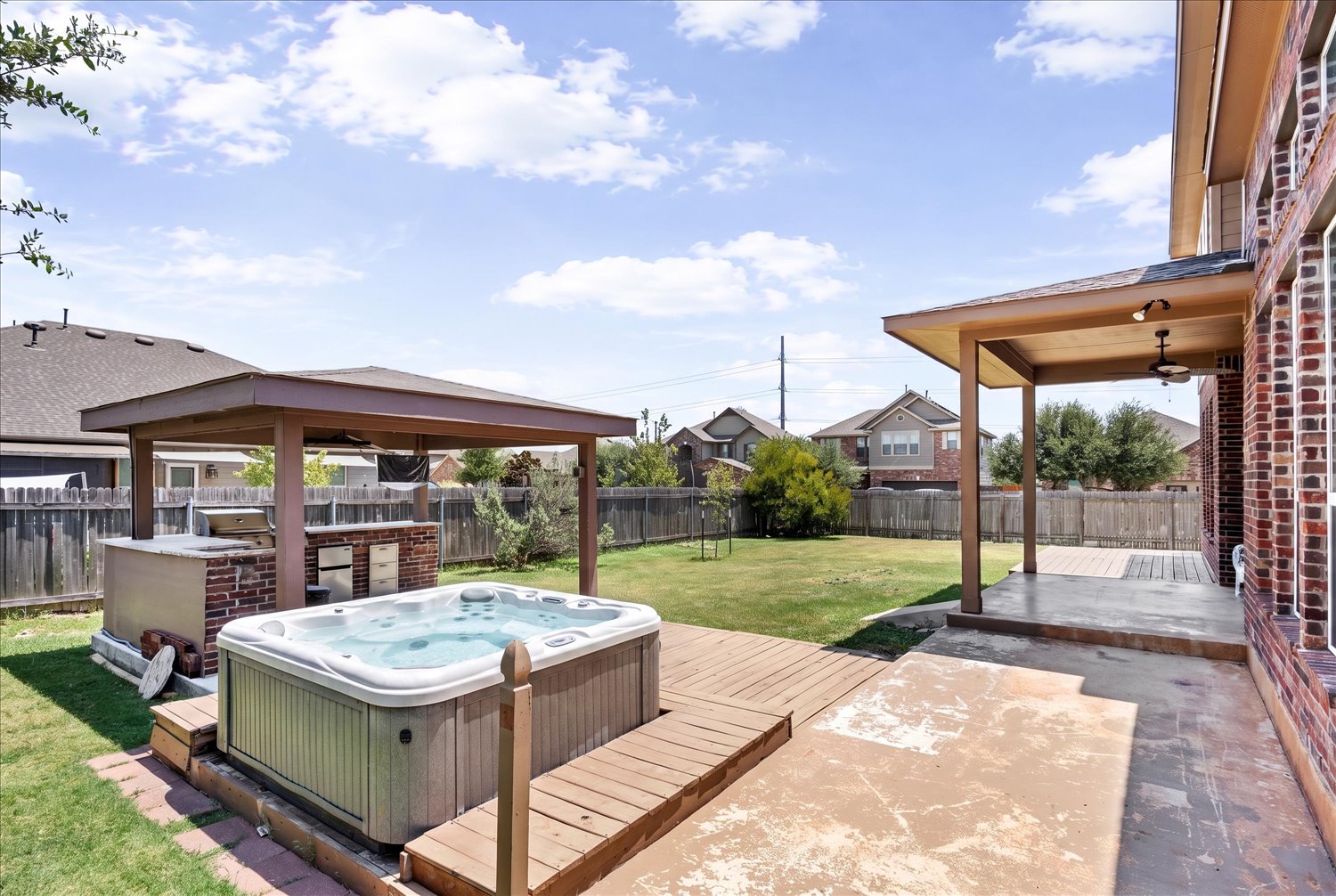 main property photo 28
