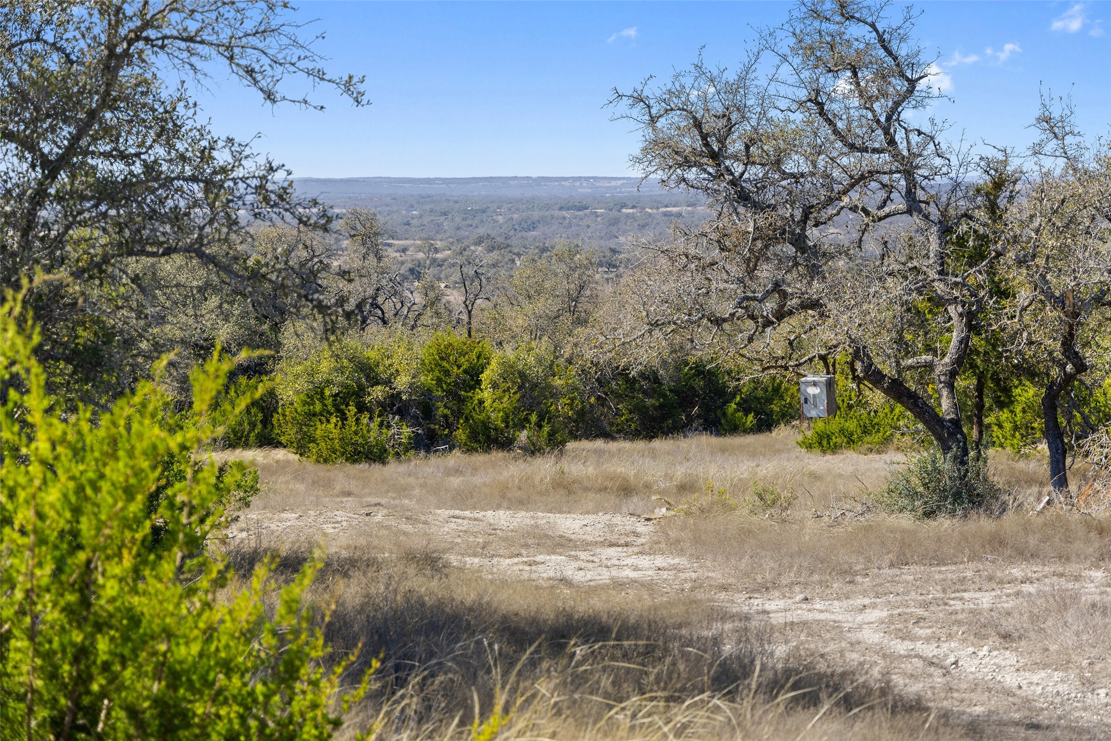 main property photo 28