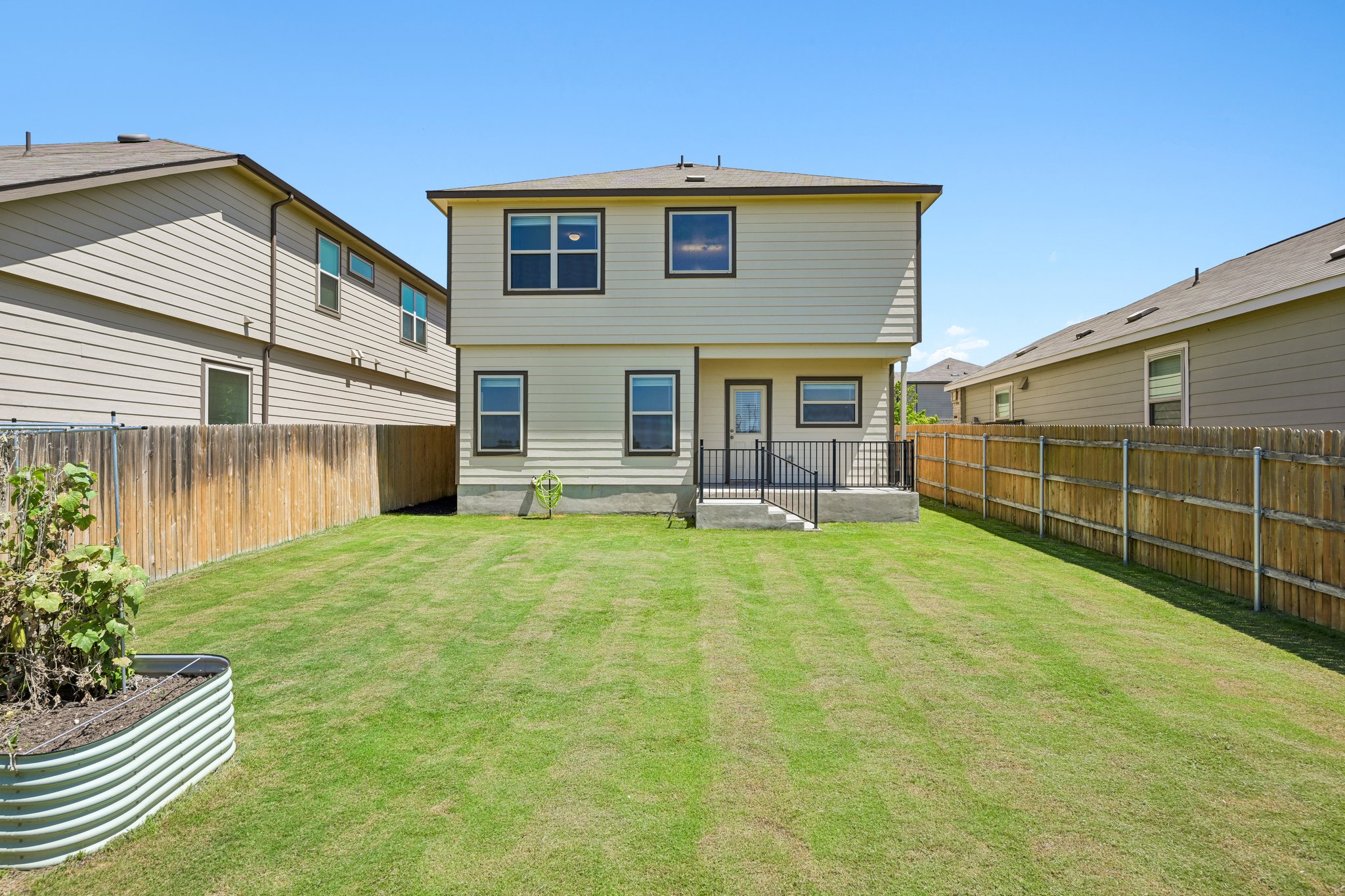 main property photo 33