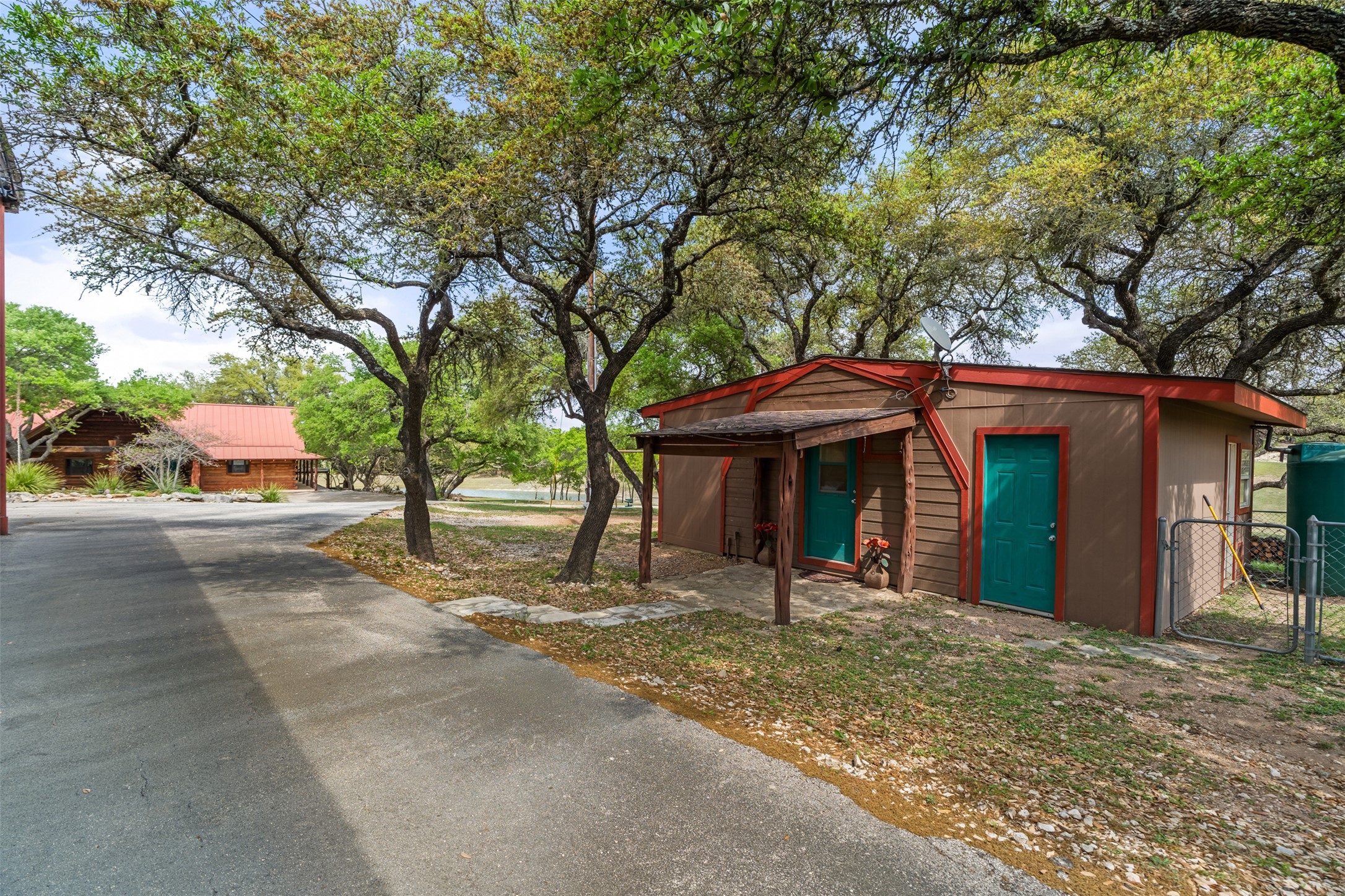 main property photo 30