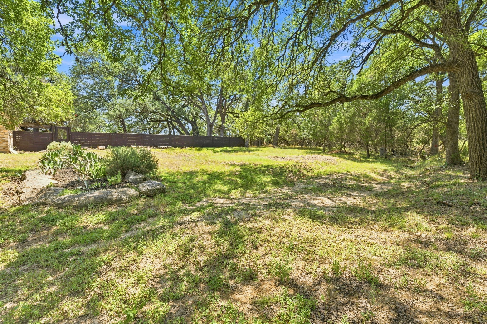 main property photo 30