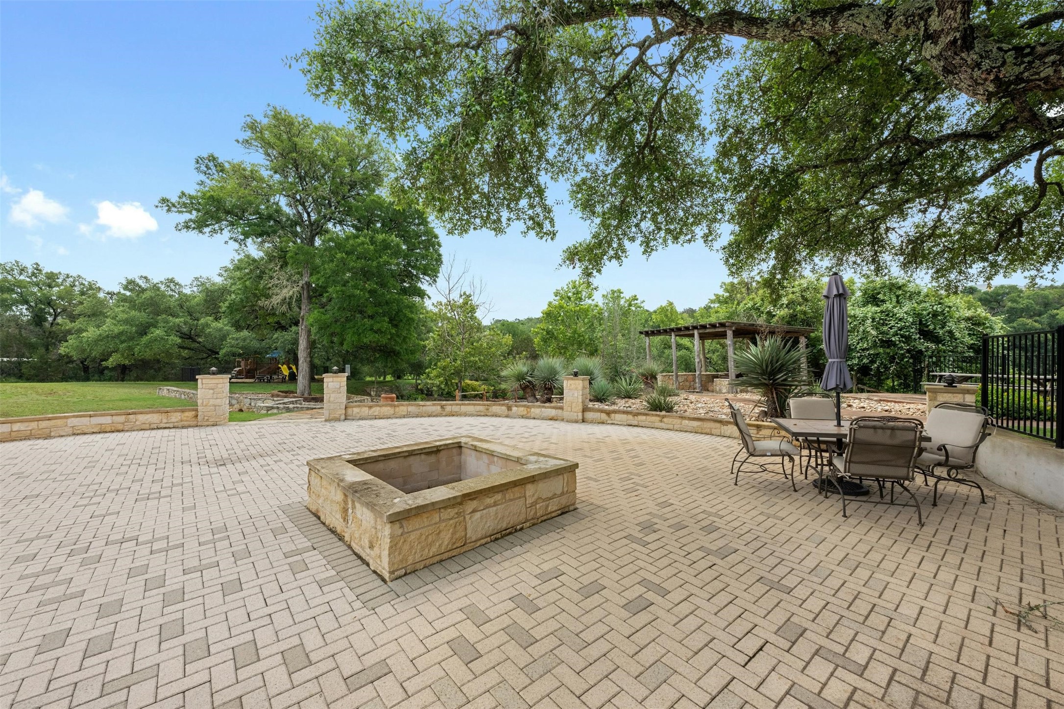 main property photo 25