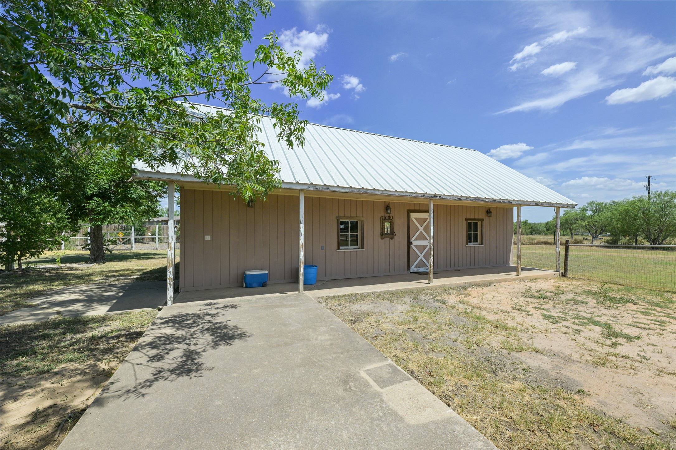 main property photo 28