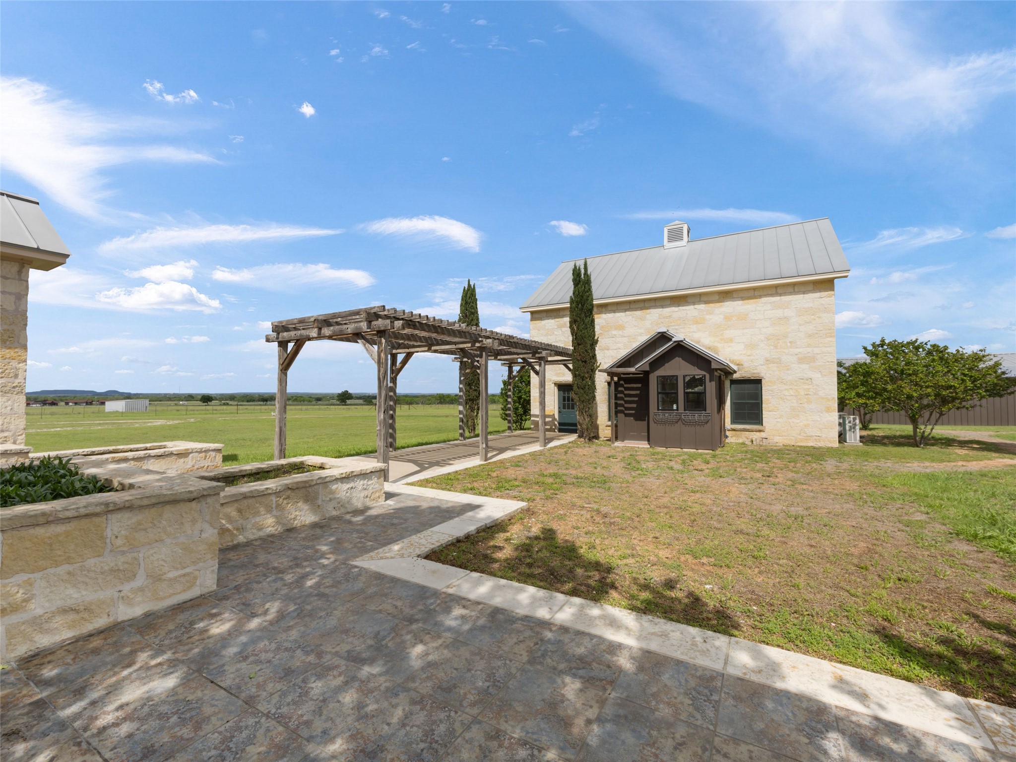 main property photo 30