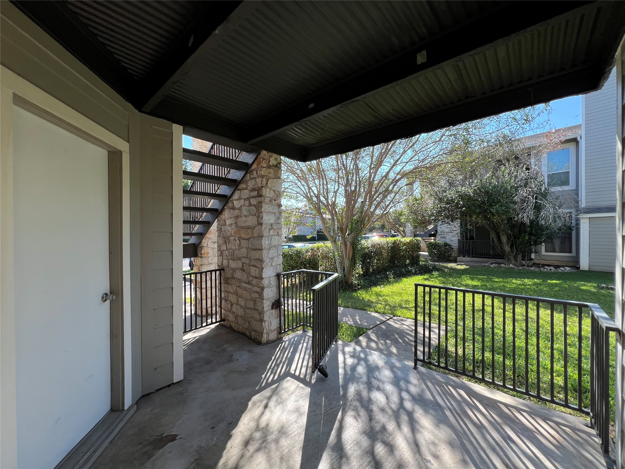 main property photo 17