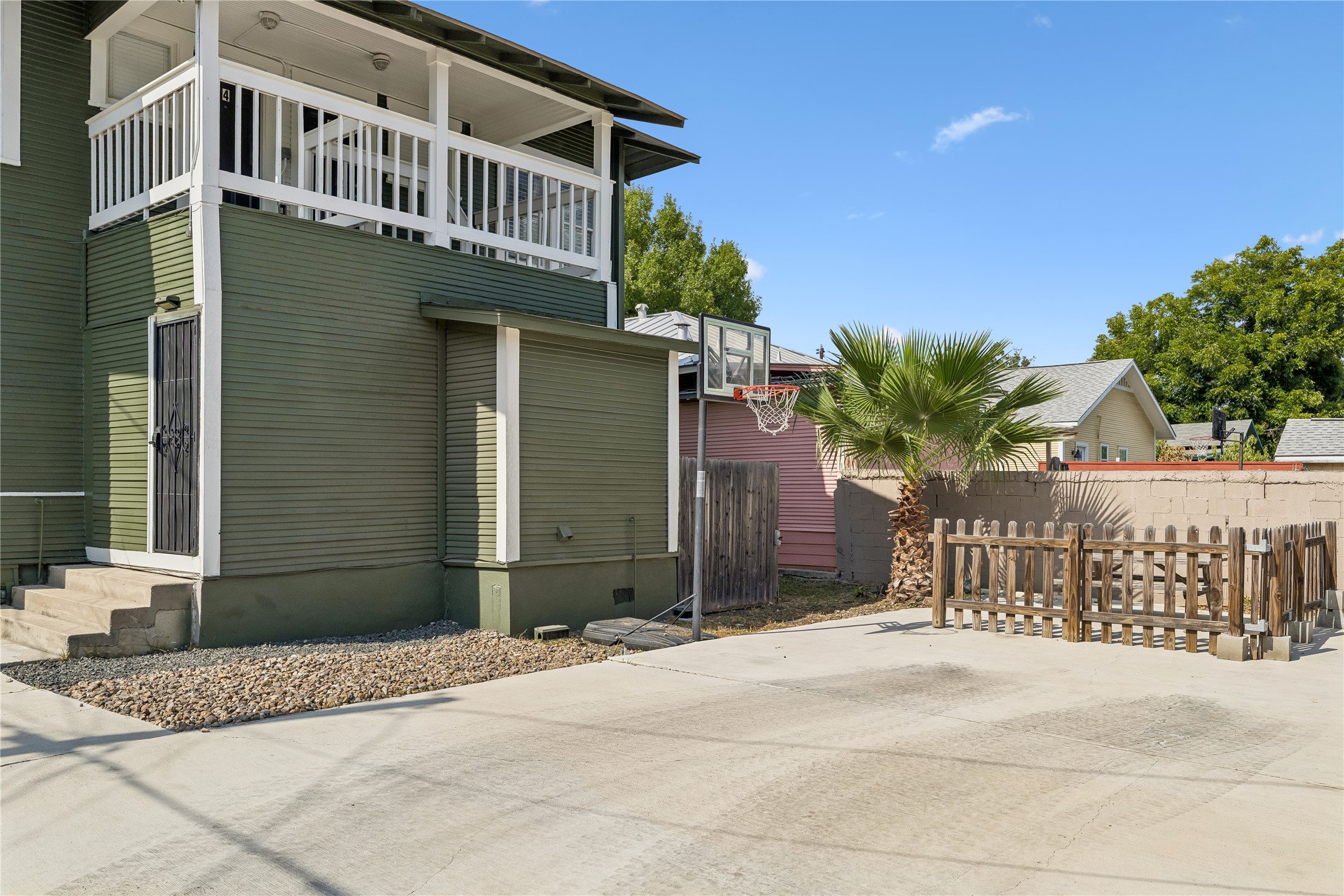 main property photo 31
