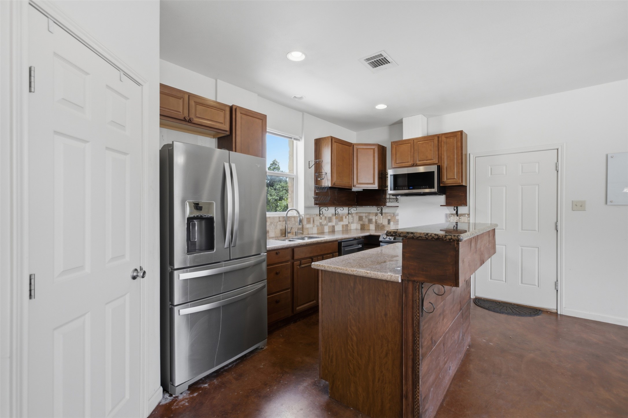 main property photo 16