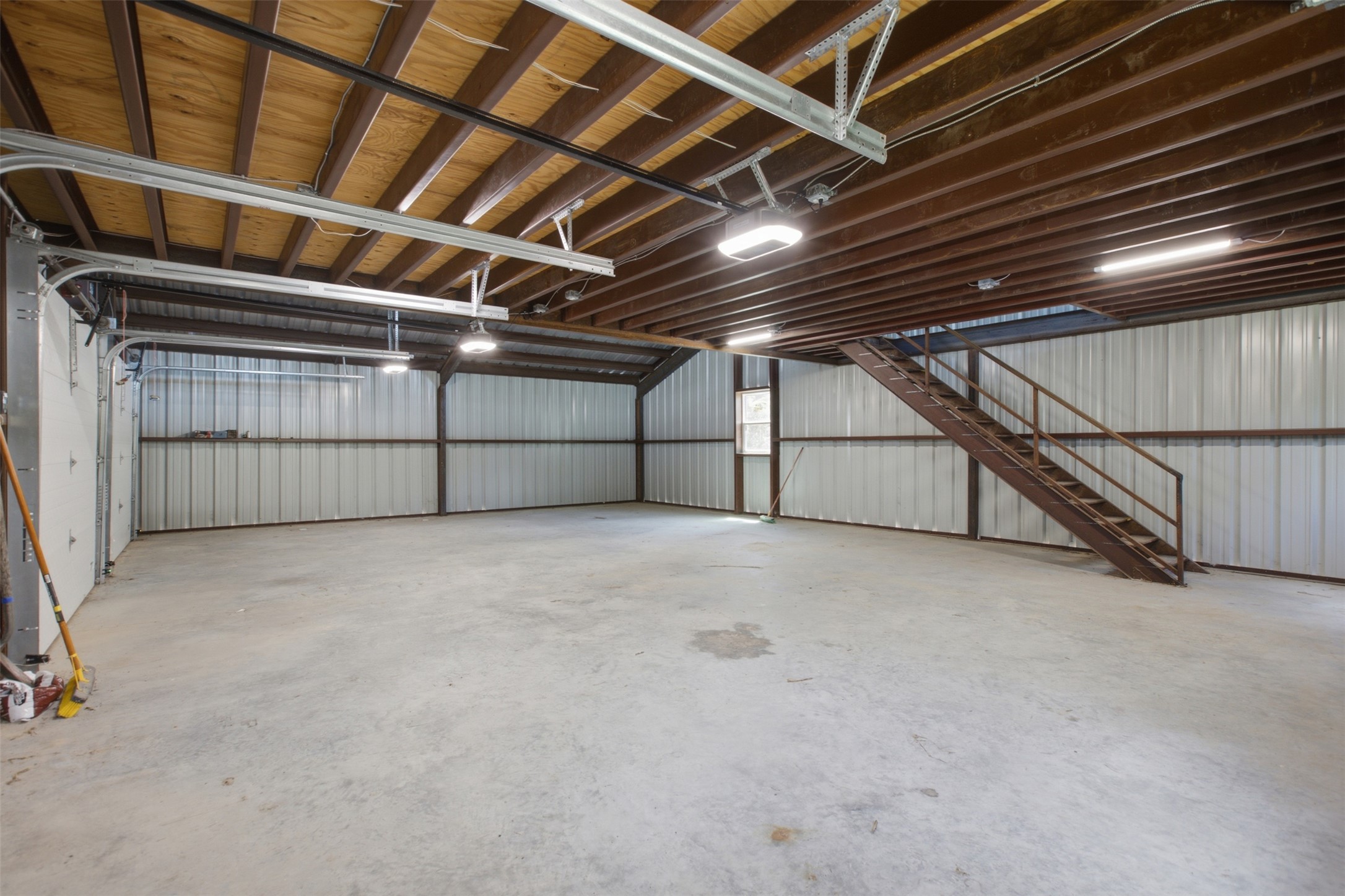 main property photo 34