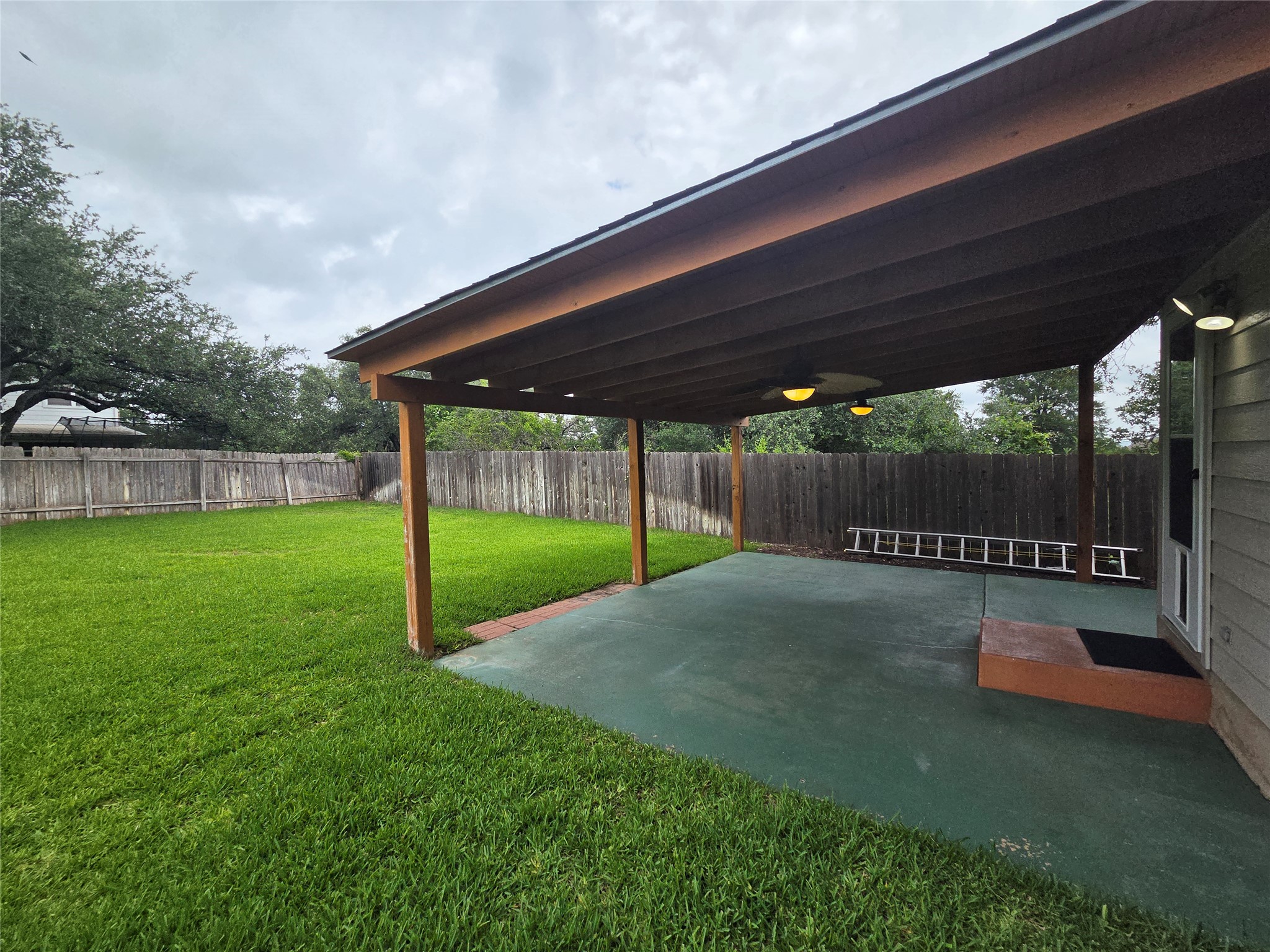 main property photo 25
