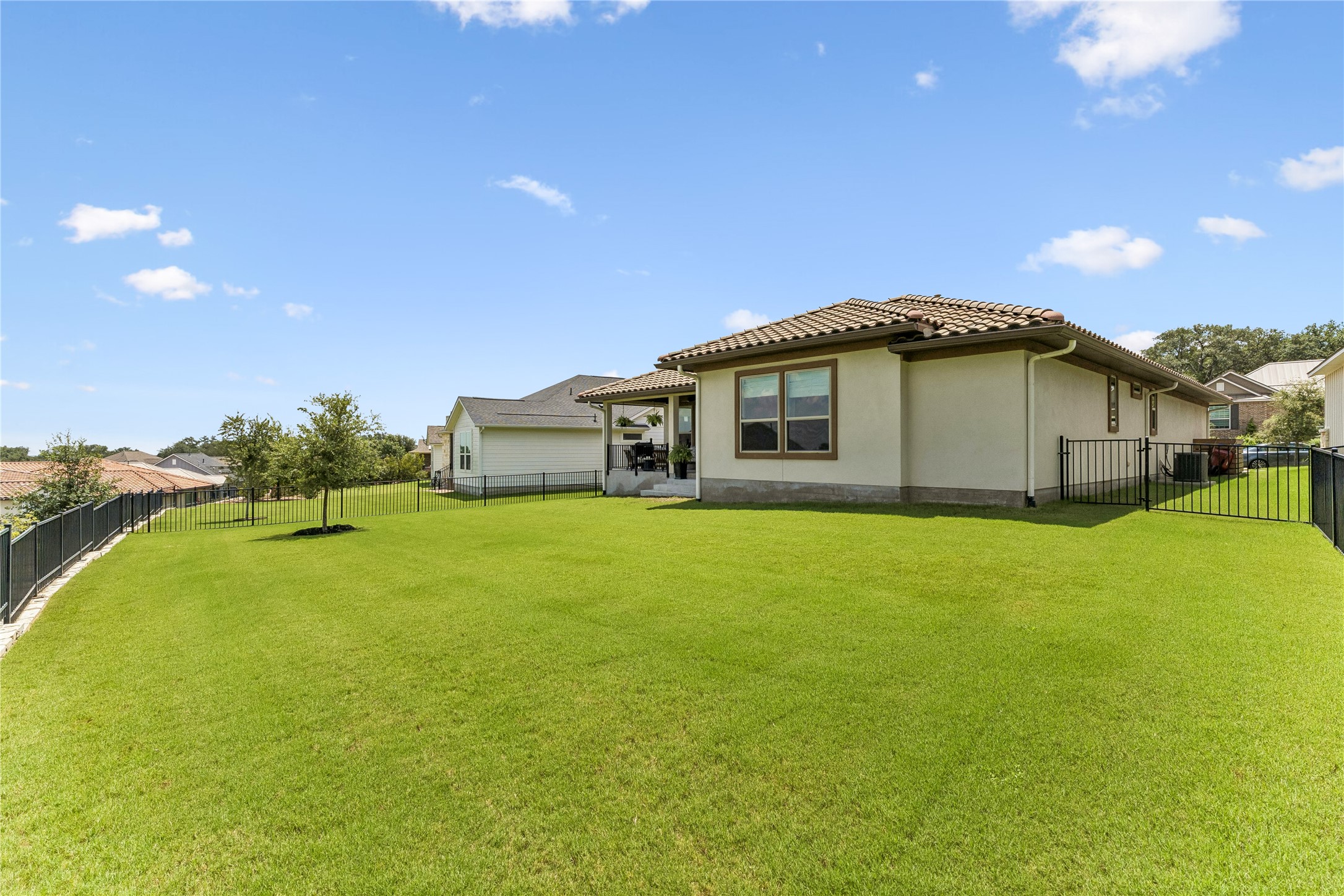 main property photo 25
