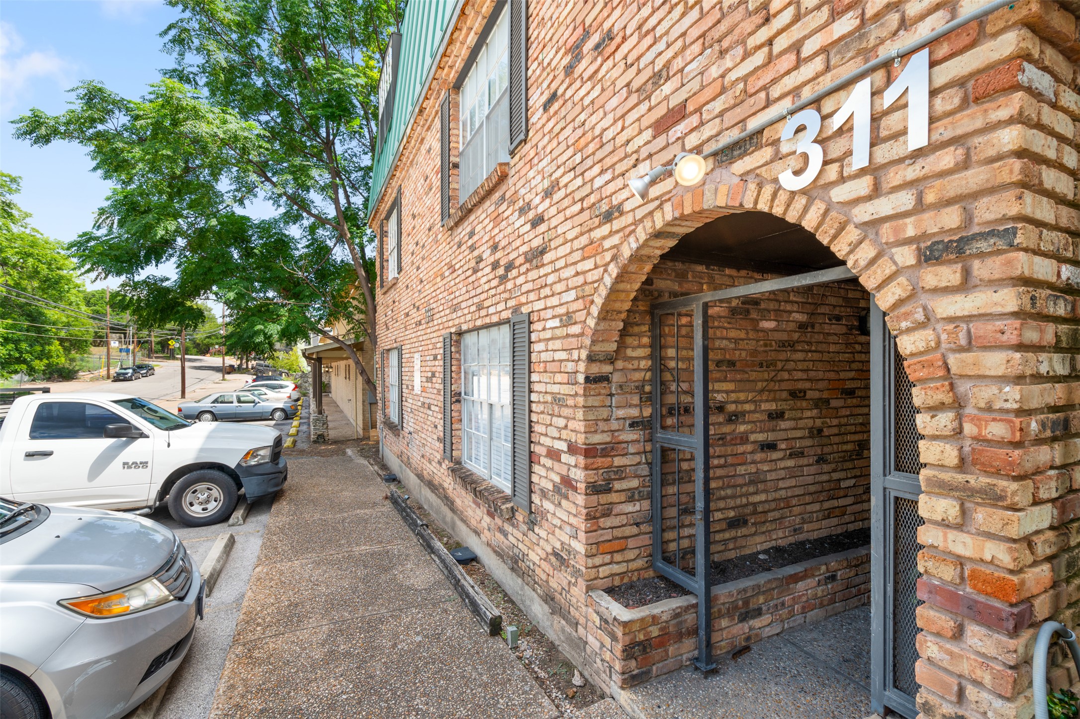 main property photo 11