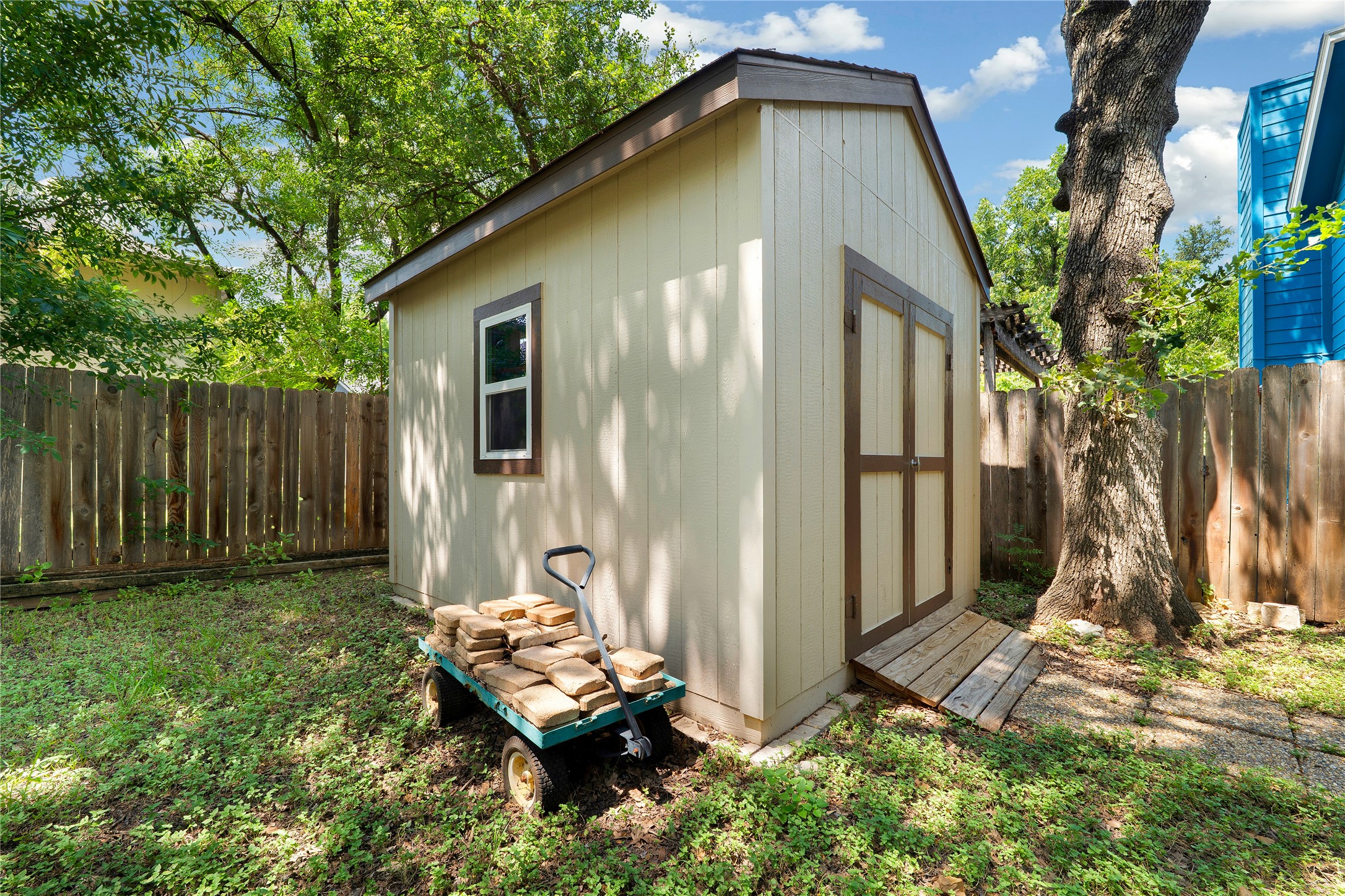 main property photo 22