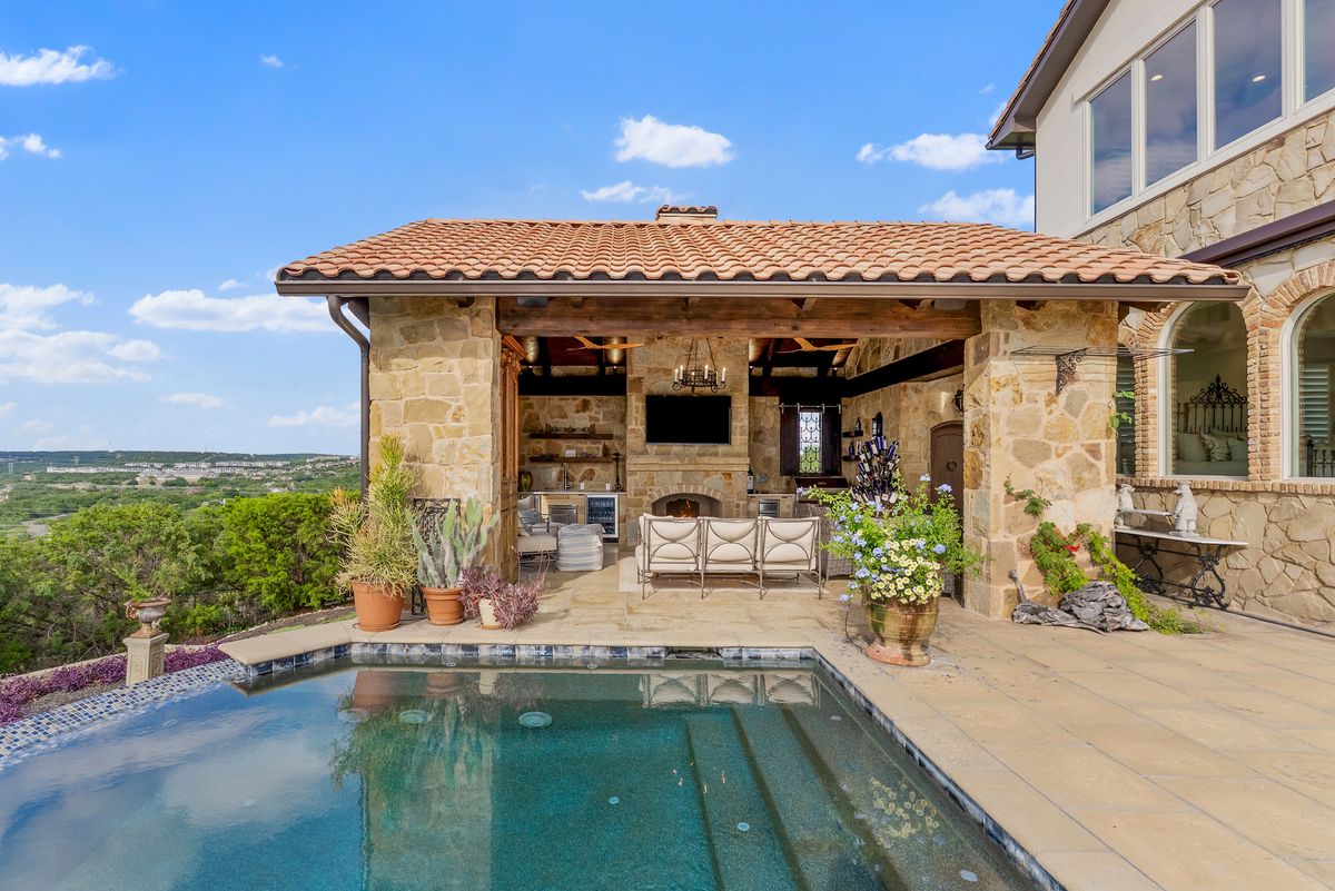 main property photo 27