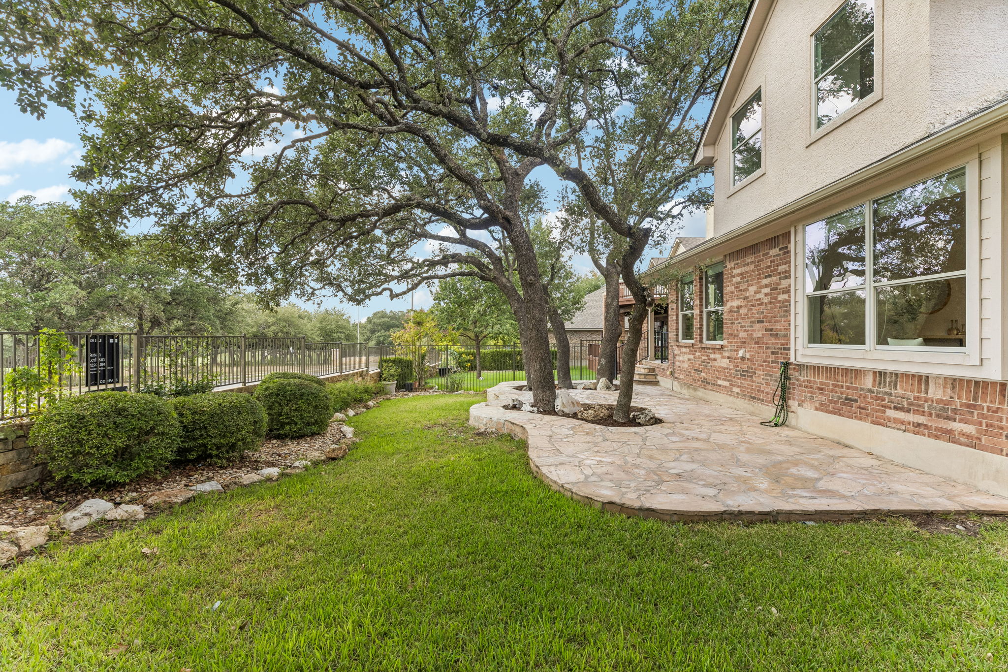 main property photo 30