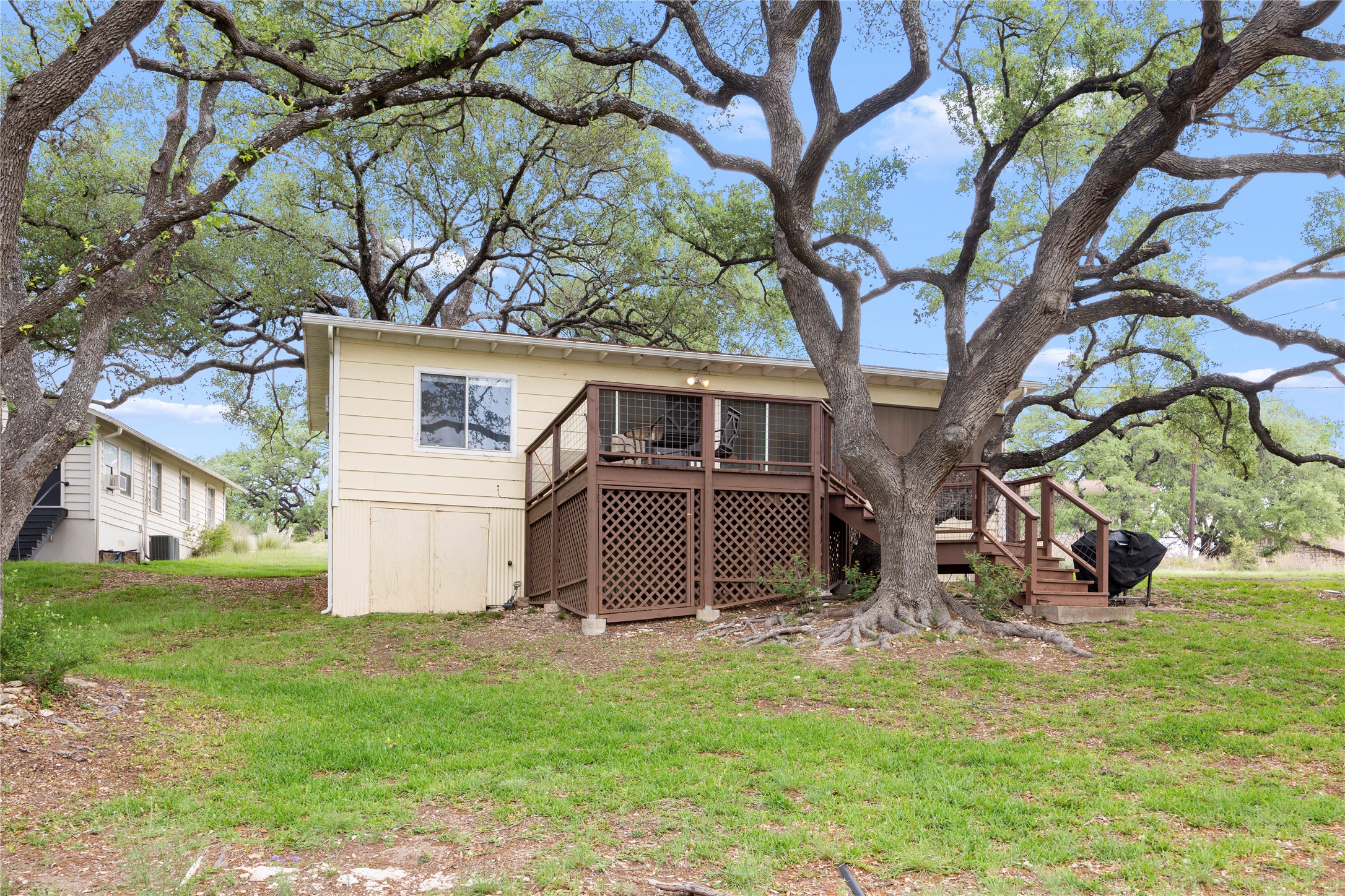 main property photo 14