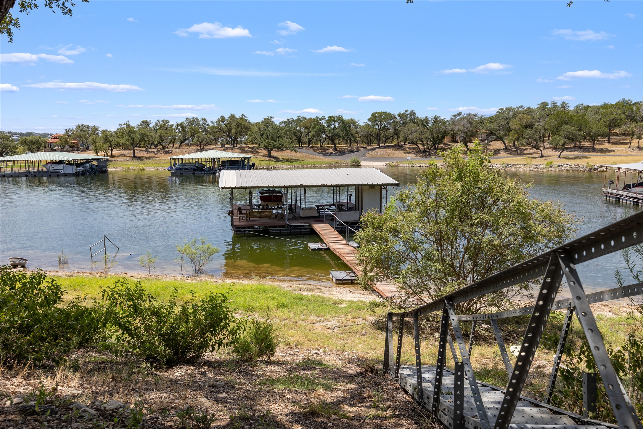 main property photo 23