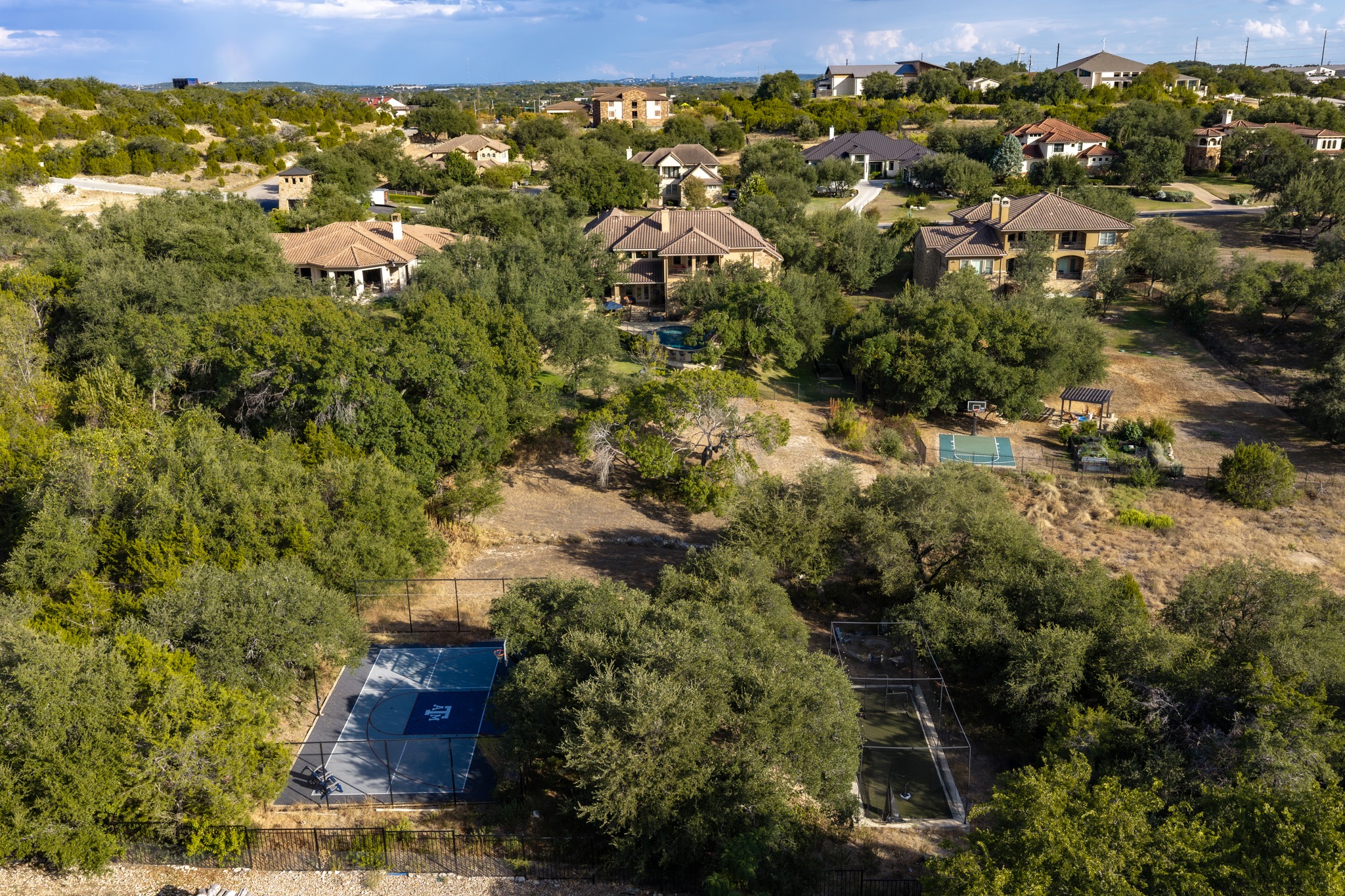 main property photo 33