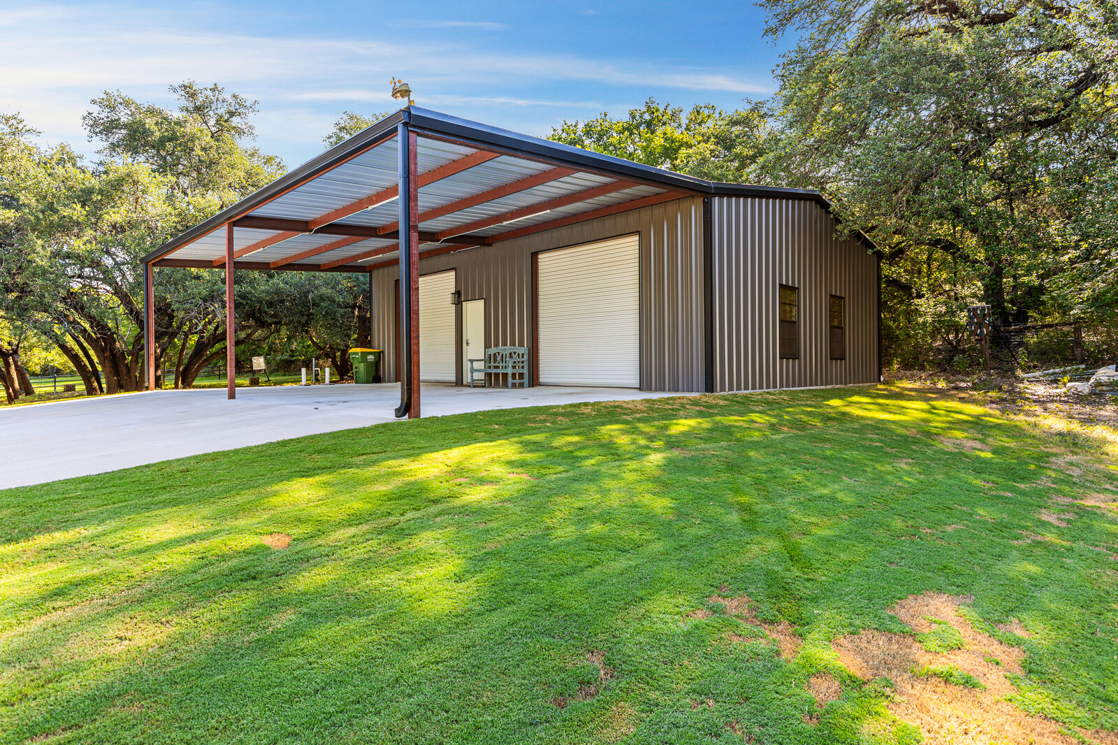 main property photo 23