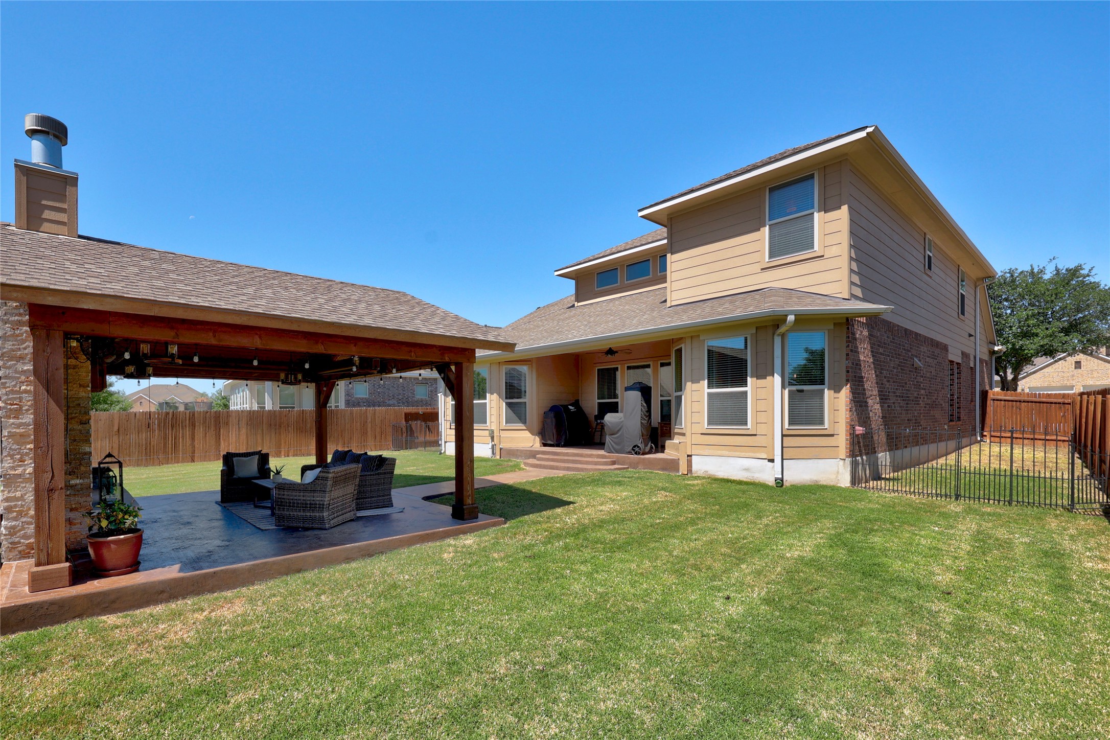 main property photo 6