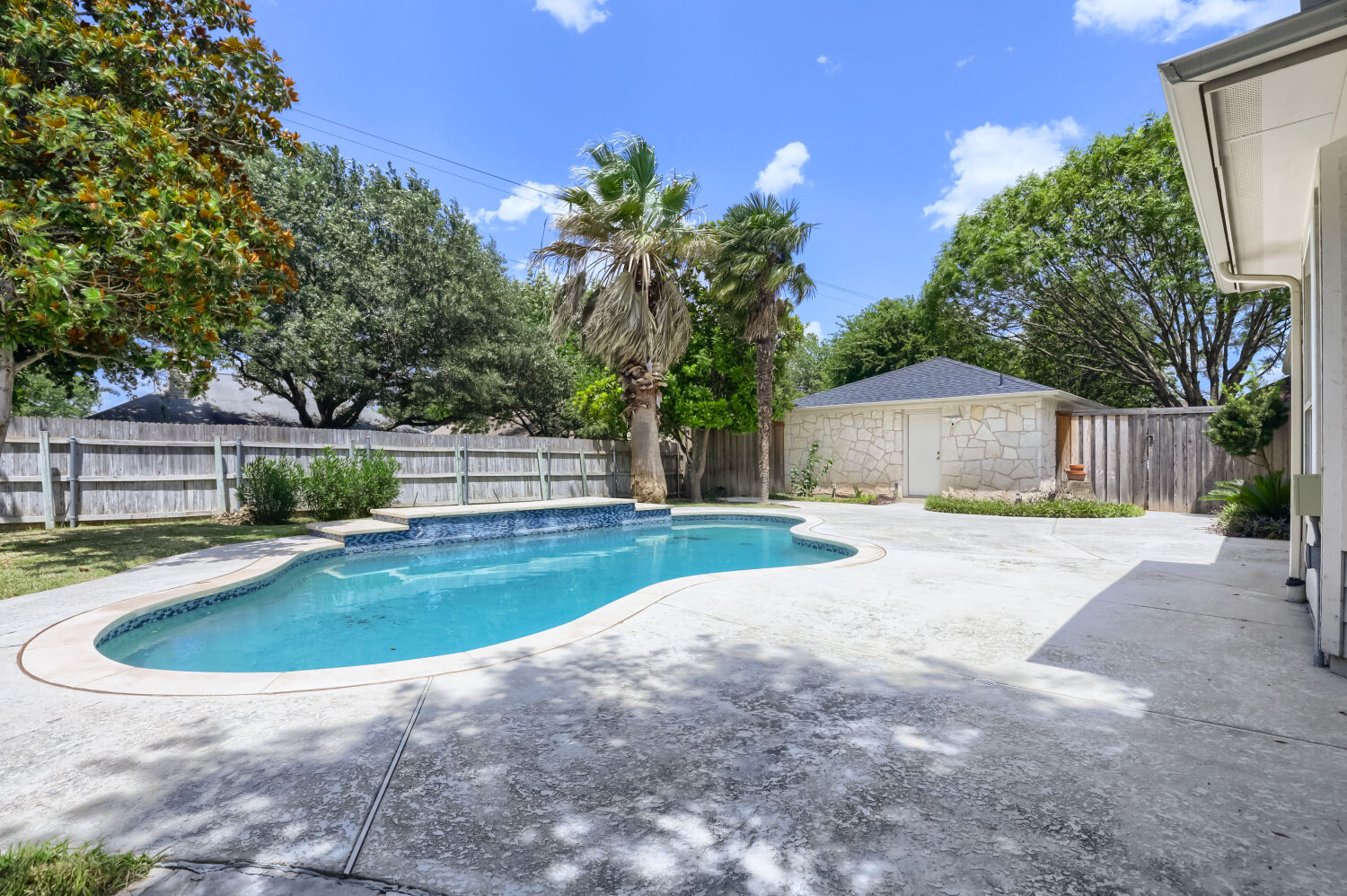main property photo 5