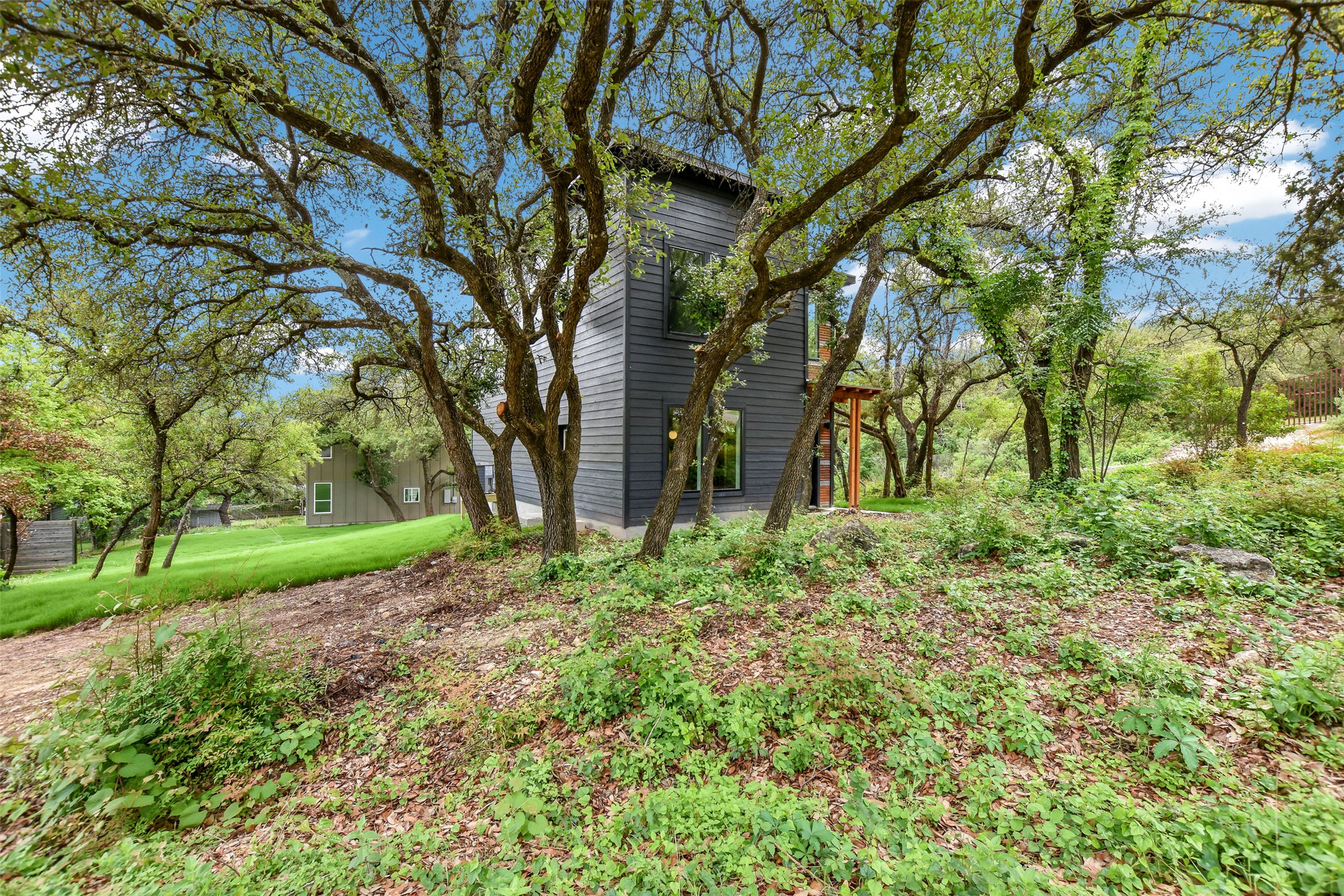 main property photo 30