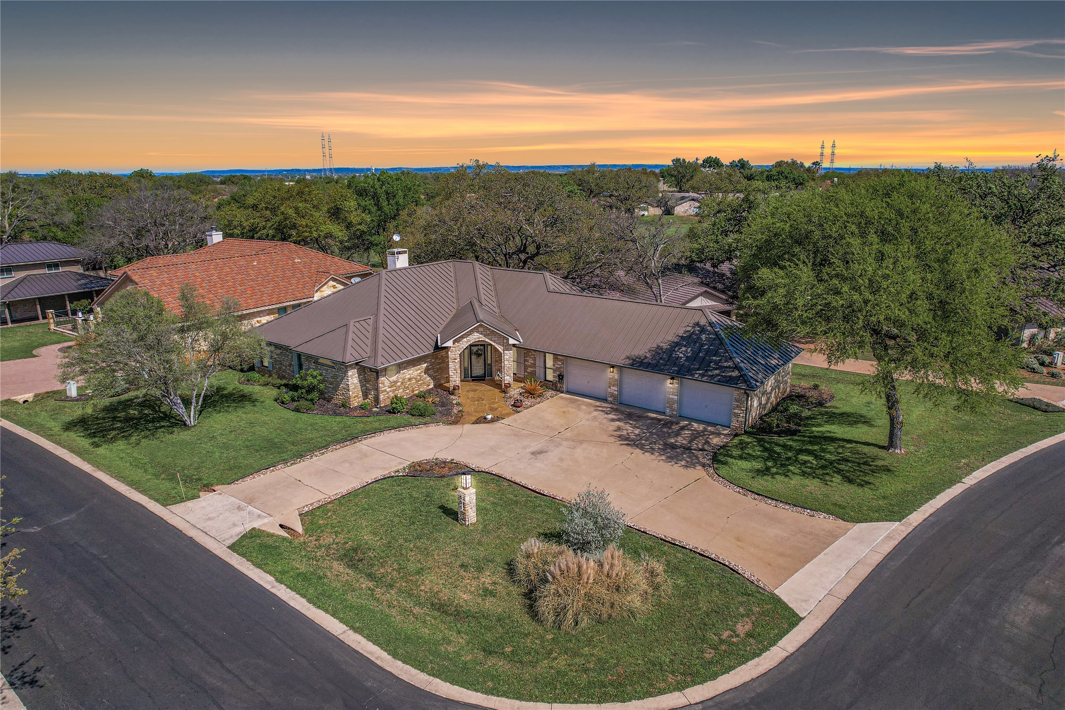 main property photo 32