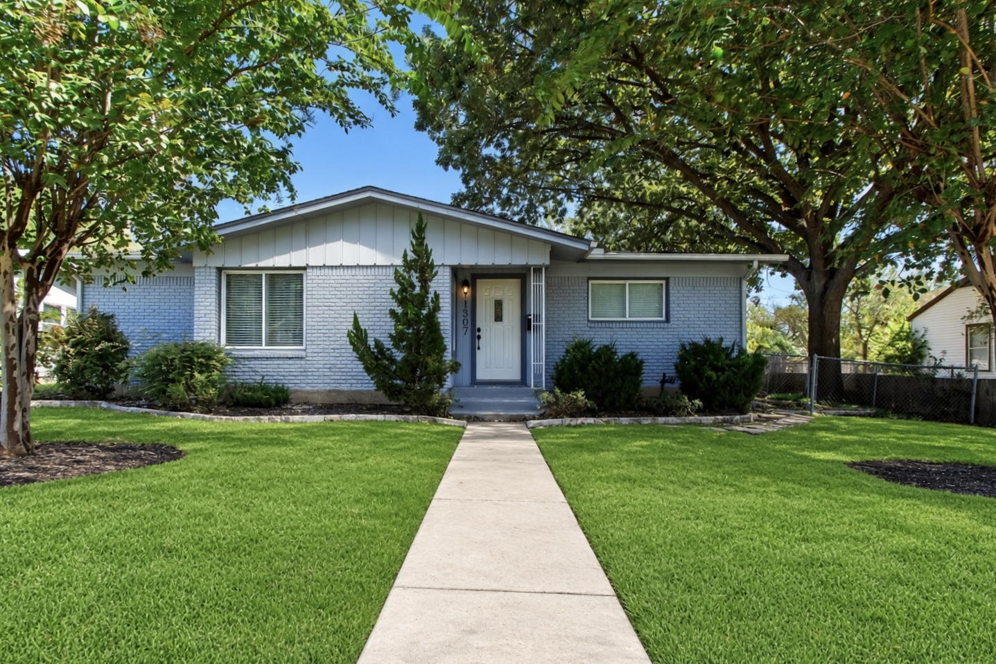 main property photo 0