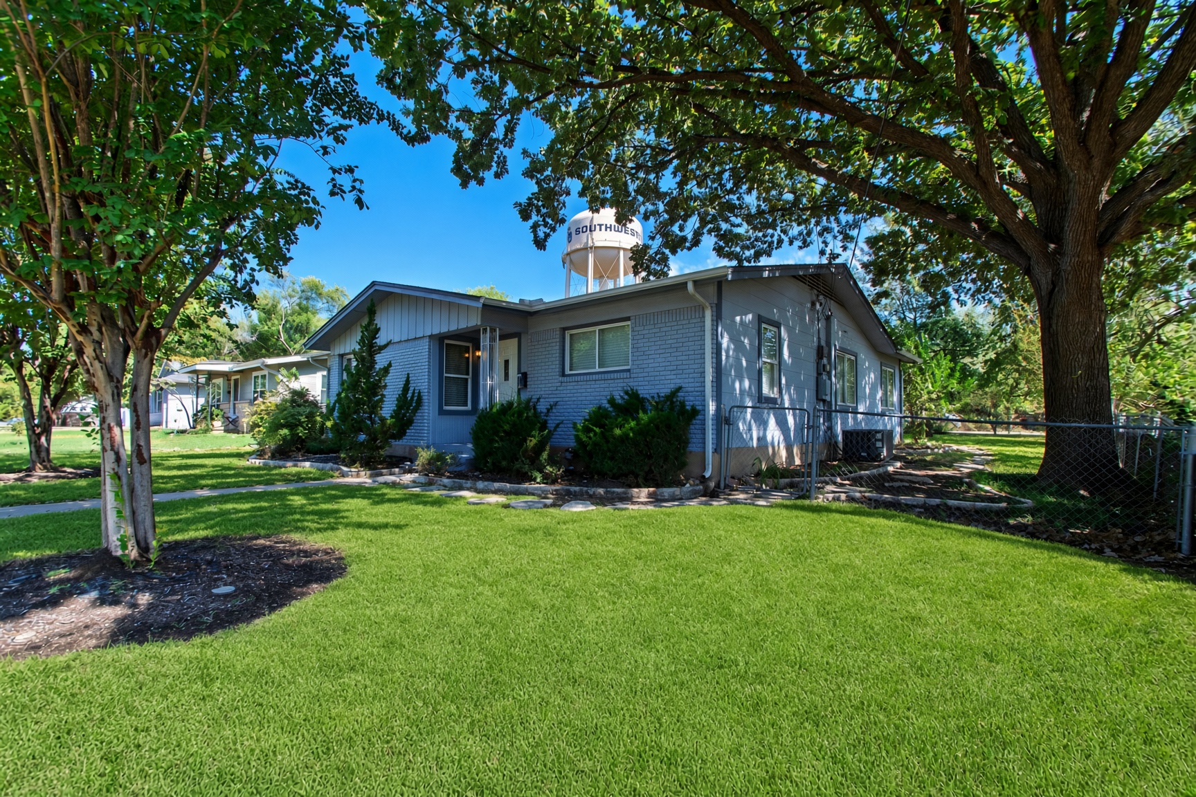 main property photo 15